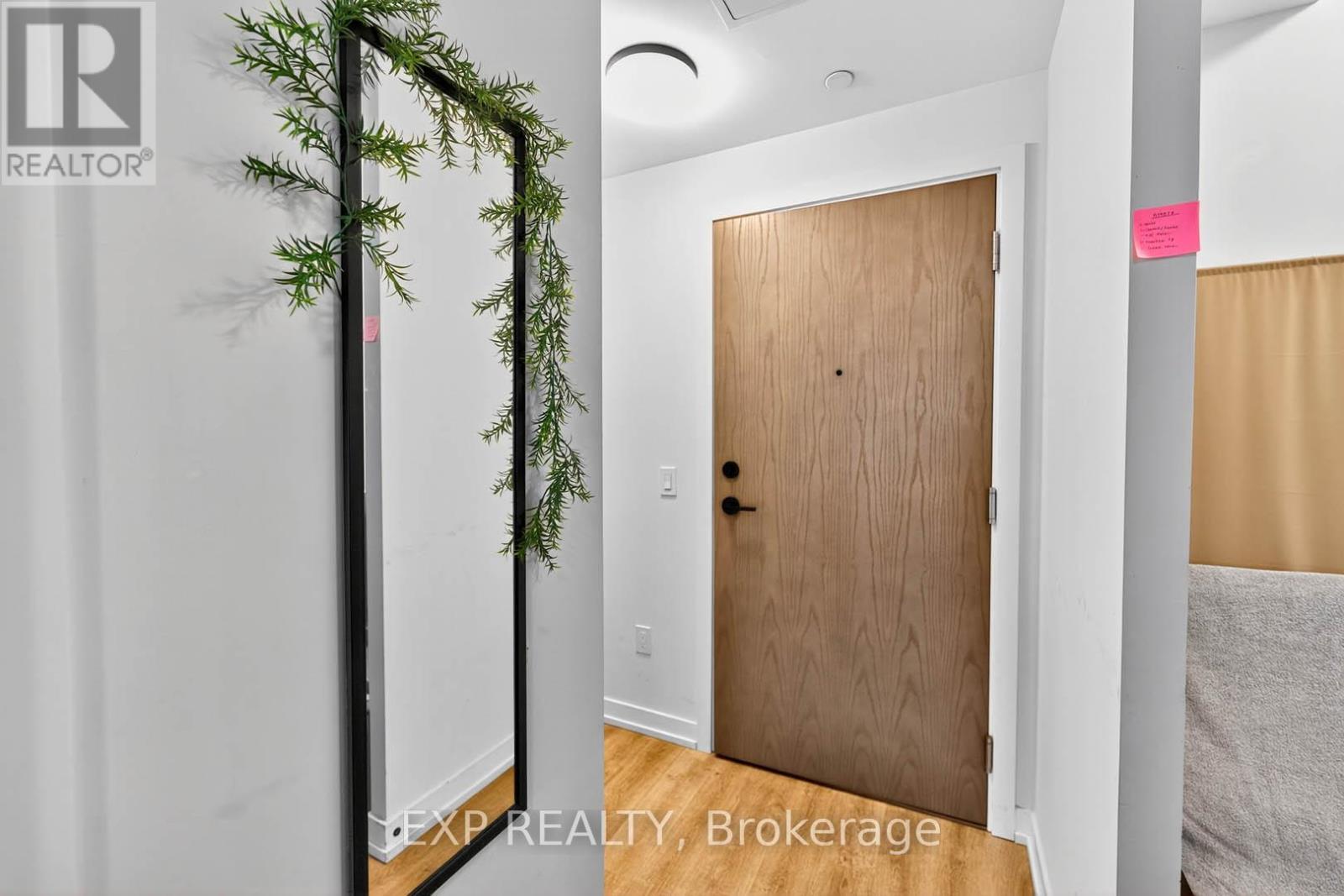 813 - 2300 St Clair Avenue W, Toronto, ON - Indoor Photo Showing Other Room