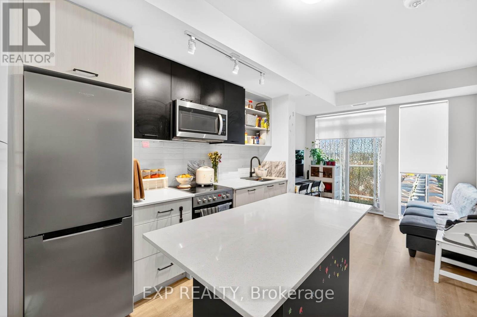 813 - 2300 St Clair Avenue W, Toronto, ON - Indoor Photo Showing Kitchen With Upgraded Kitchen