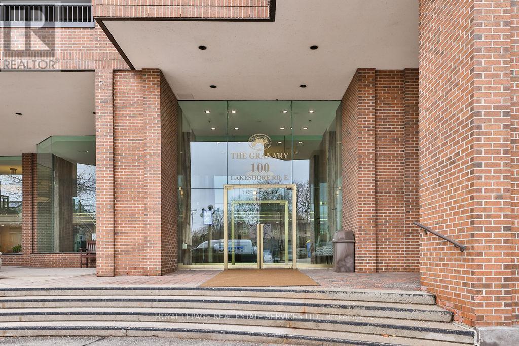 708 - 100 Lakeshore Road E, Oakville, ON - Outdoor With Exterior