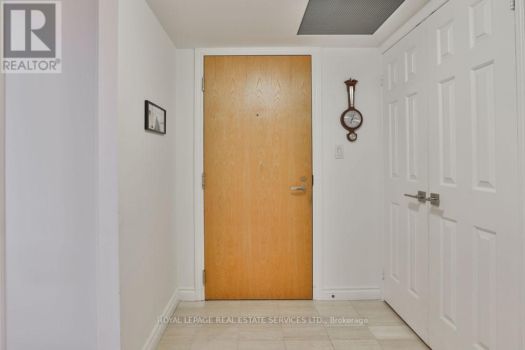 708 - 100 Lakeshore Road E, Oakville, ON - Indoor Photo Showing Other Room