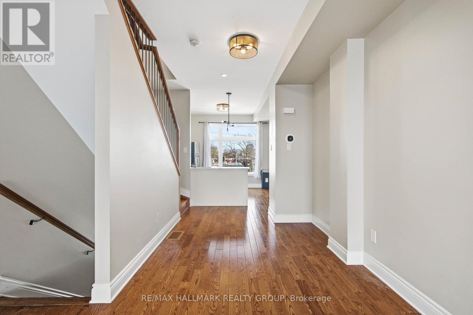 290 Cambridge Street N, Ottawa, ON - Indoor Photo Showing Other Room