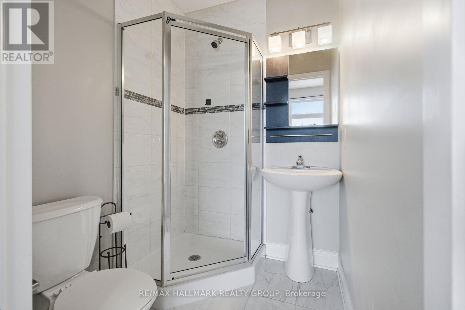 290 Cambridge Street N, Ottawa, ON - Indoor Photo Showing Bathroom