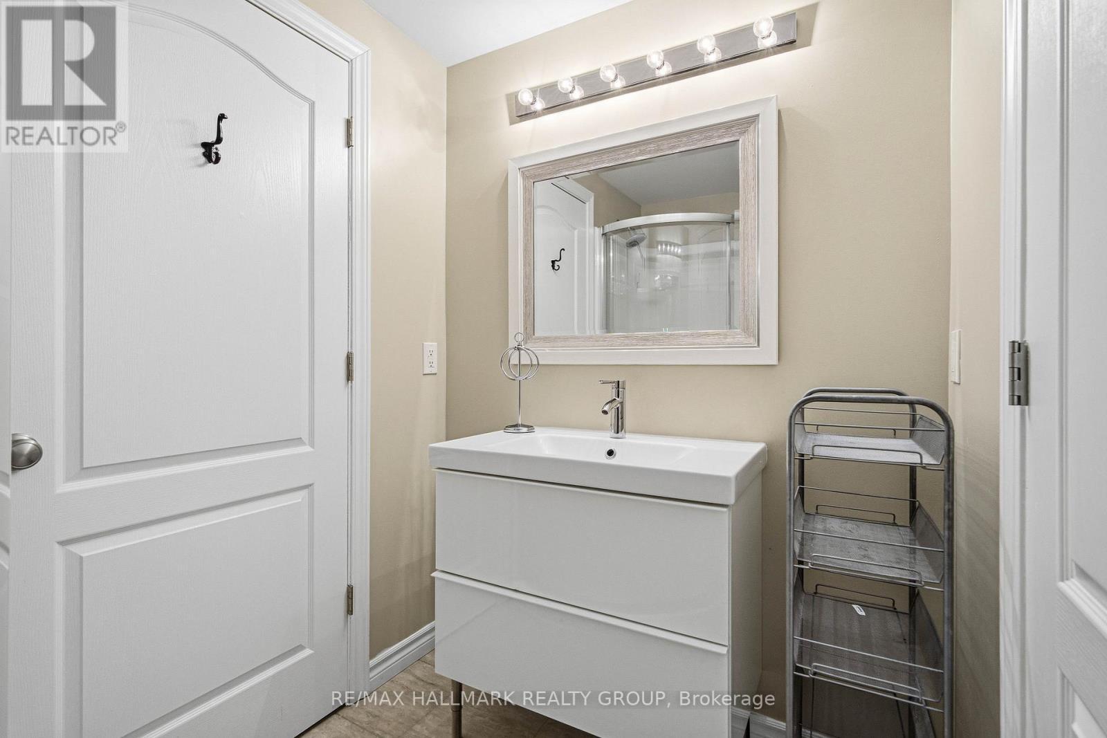 290 Cambridge Street N, Ottawa, ON - Indoor Photo Showing Laundry Room