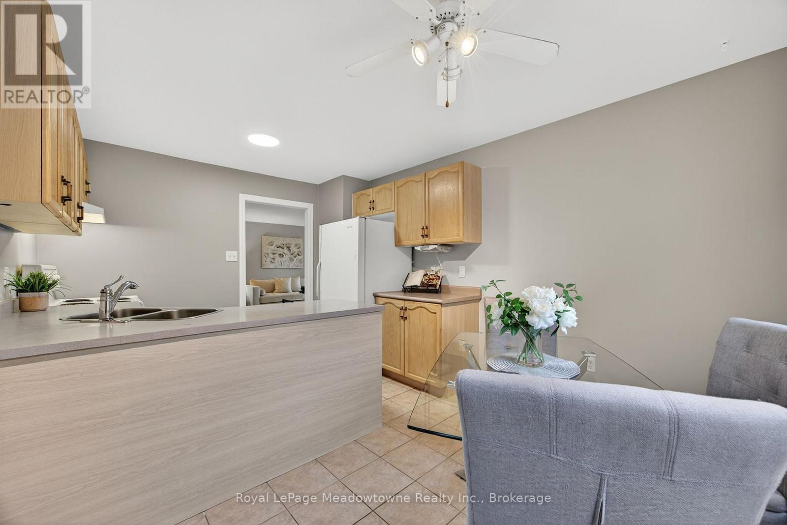 1 Draper Crescent, Barrie (Painswick North), ON - Indoor Photo Showing Kitchen With Double Sink