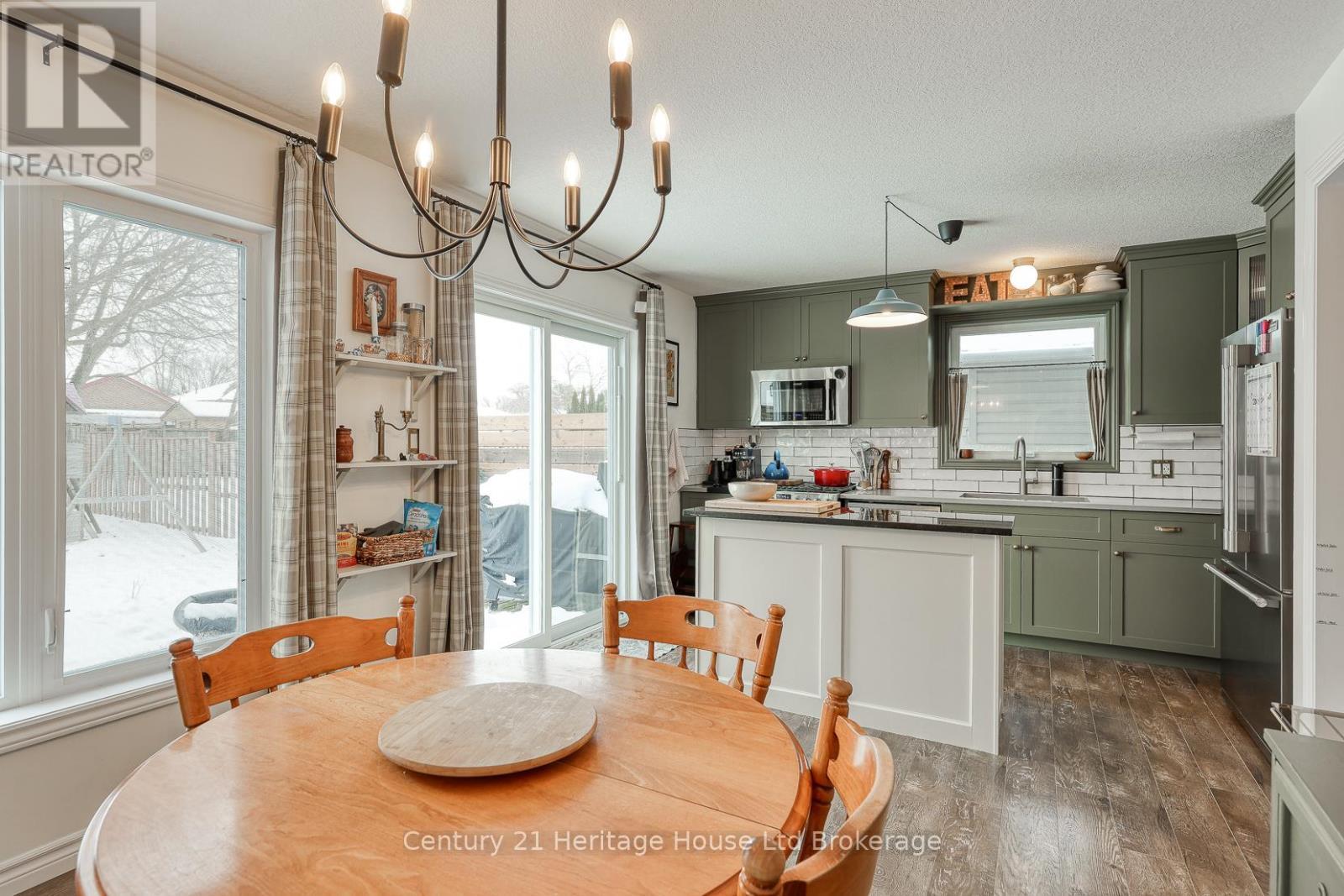 72 Pearl Street, Tillsonburg, ON - Indoor Photo Showing Dining Room