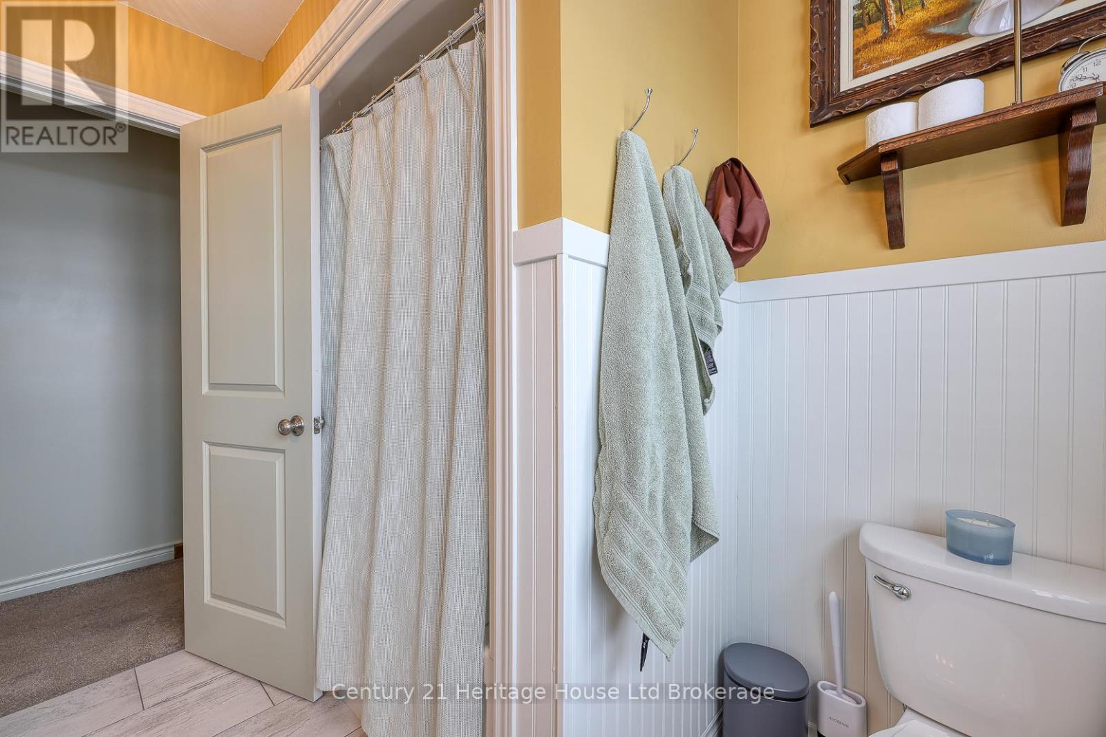 72 Pearl Street, Tillsonburg, ON - Indoor Photo Showing Bathroom
