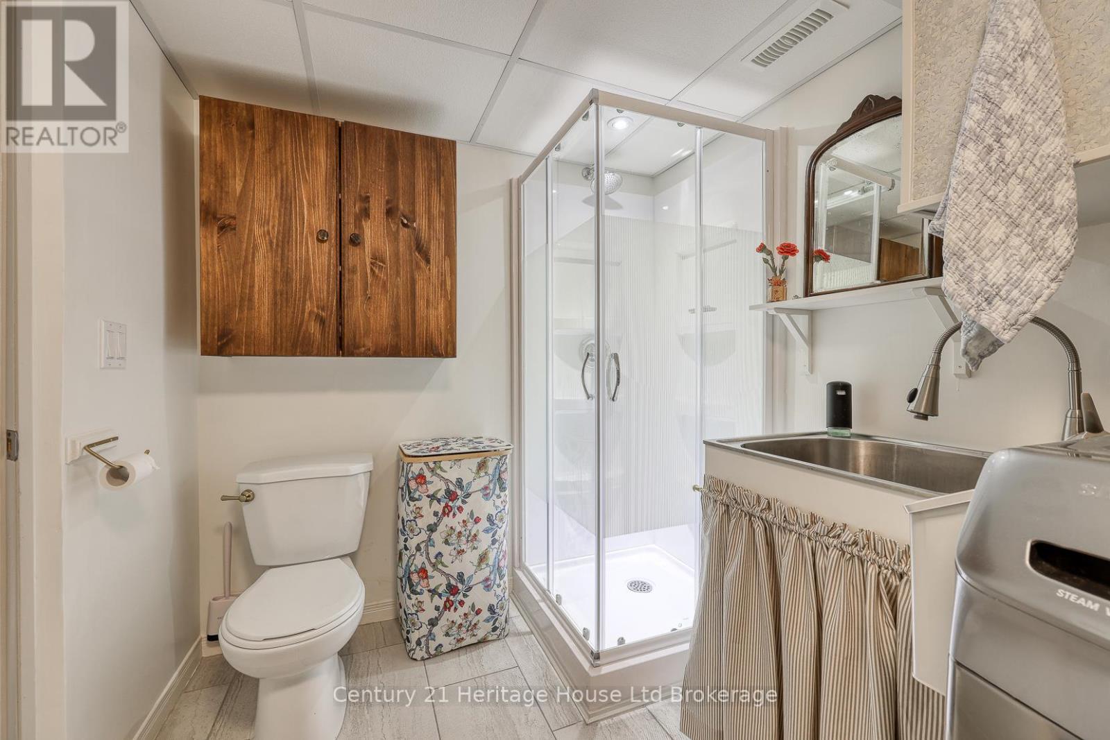 72 Pearl Street, Tillsonburg, ON - Indoor Photo Showing Bathroom