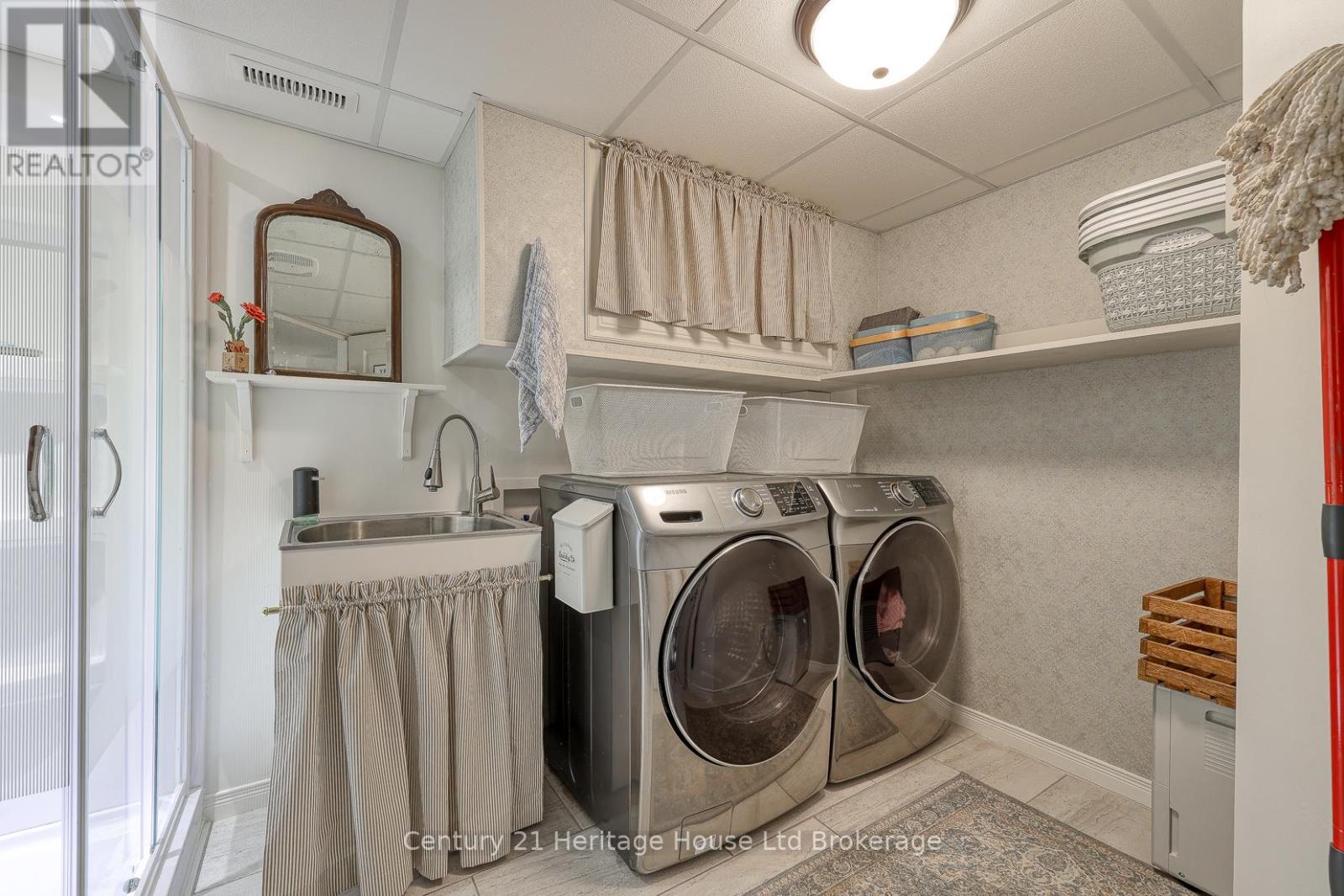 72 Pearl Street, Tillsonburg, ON - Indoor Photo Showing Laundry Room