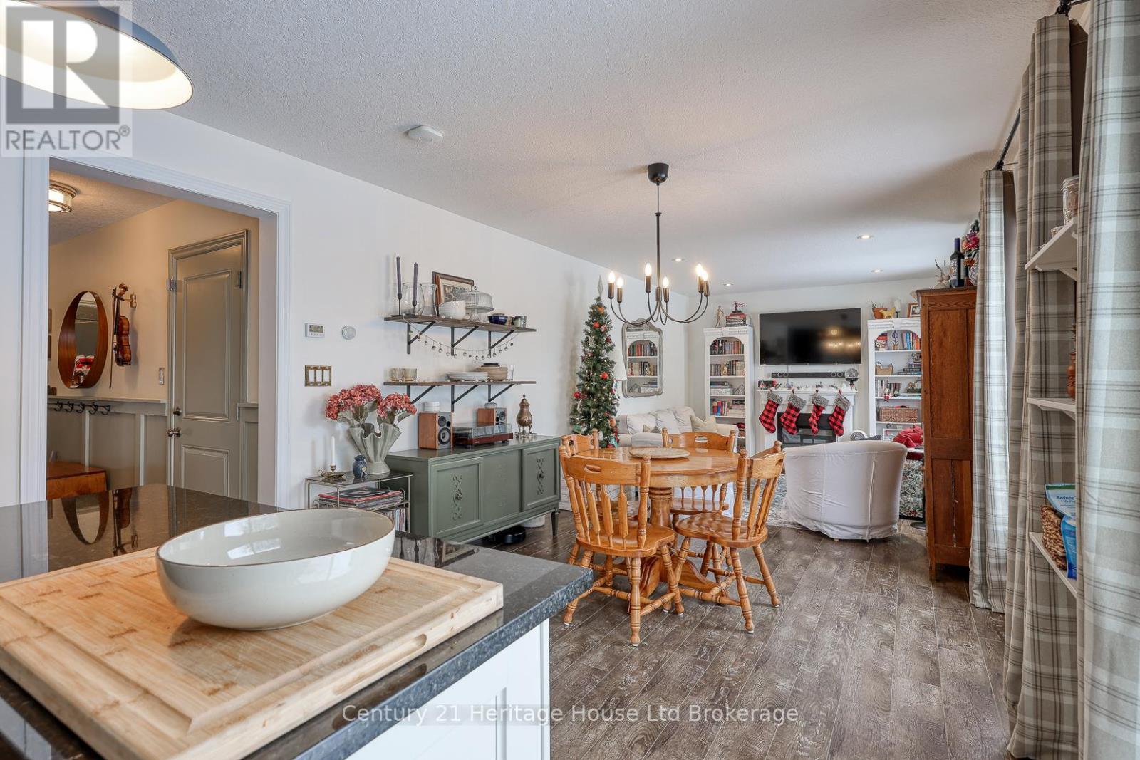 72 Pearl Street, Tillsonburg, ON - Indoor Photo Showing Dining Room