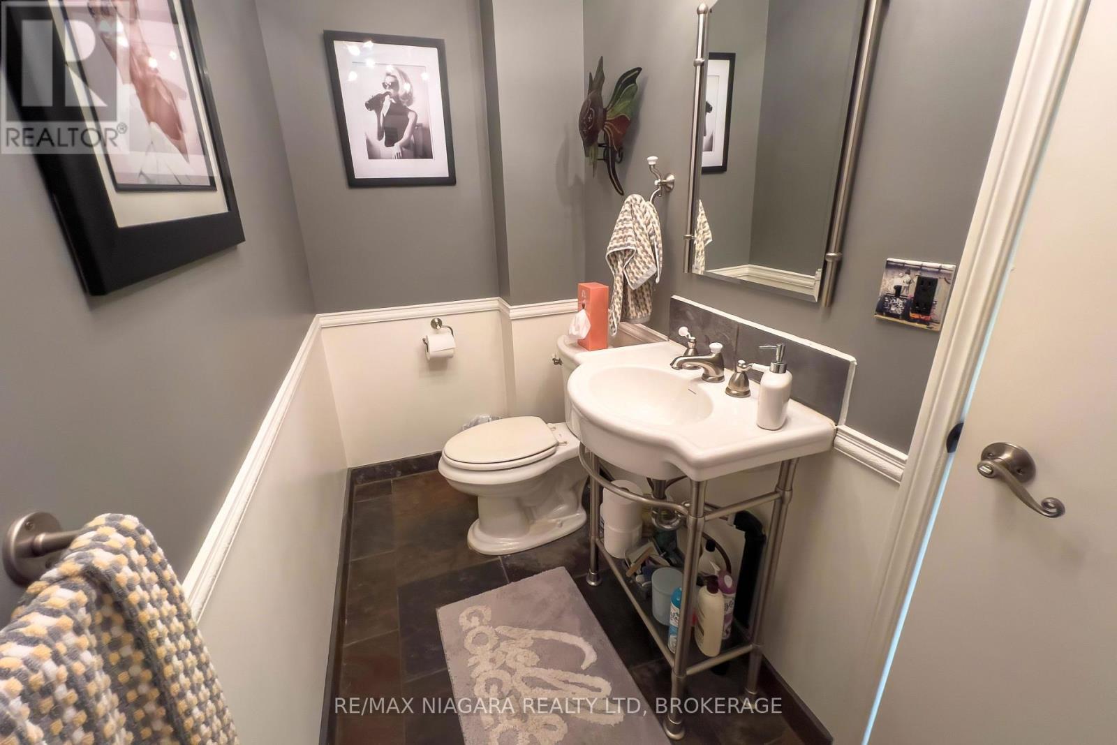 5791 Emery Street, Niagara Falls (Hospital), ON - Indoor Photo Showing Bathroom