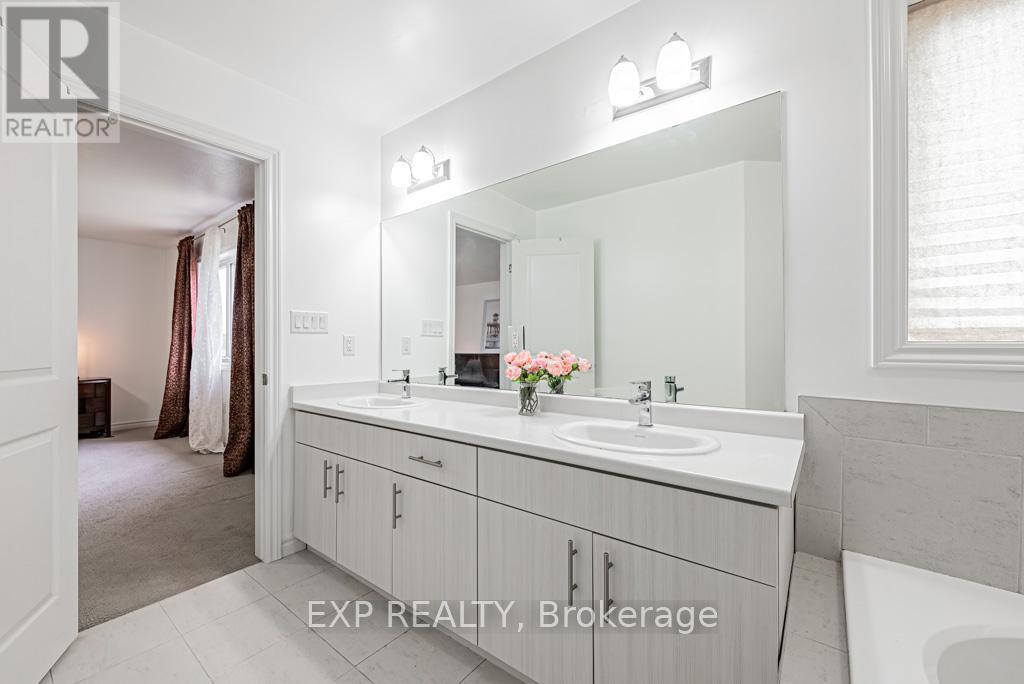 462 Blackburn Drive, Brantford, ON - Indoor Photo Showing Bathroom