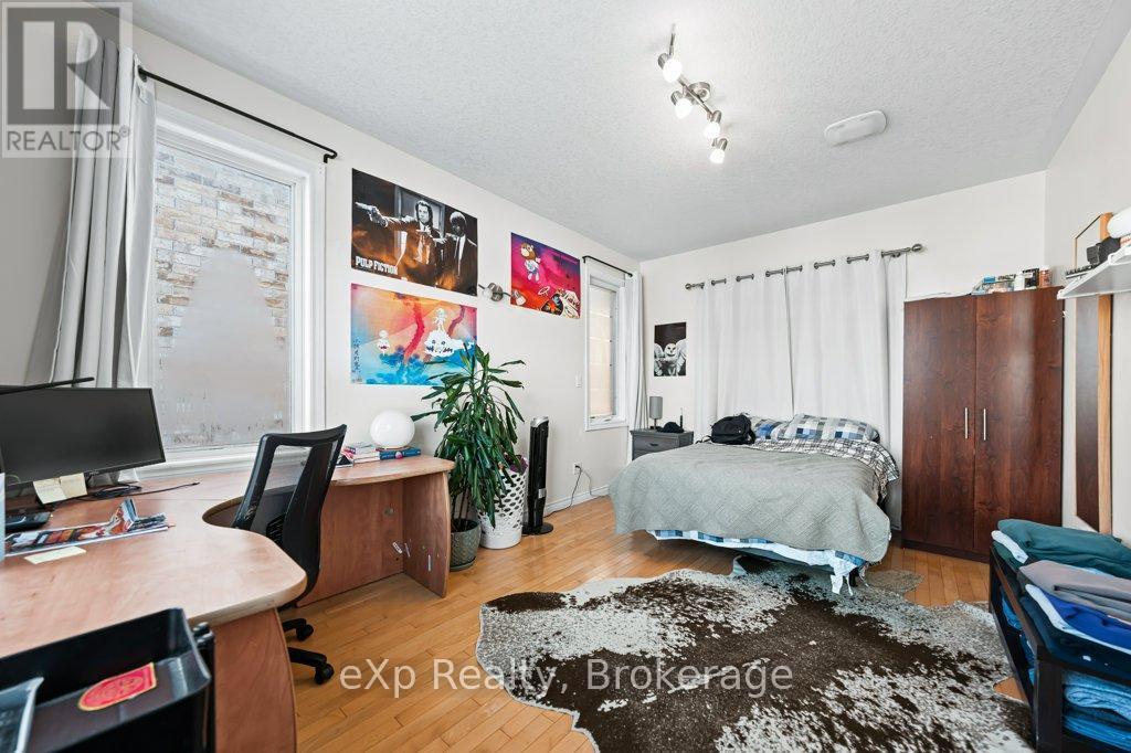 53 Truesdale Crescent, Guelph (Kortright West), ON - Indoor