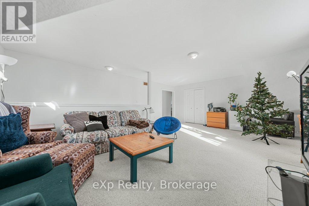 53 Truesdale Crescent, Guelph (Kortright West), ON - Indoor