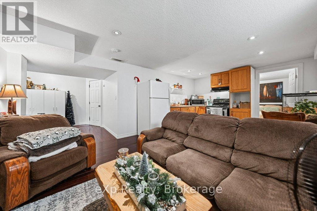 53 Truesdale Crescent, Guelph (Kortright West), ON - Indoor Photo Showing Living Room