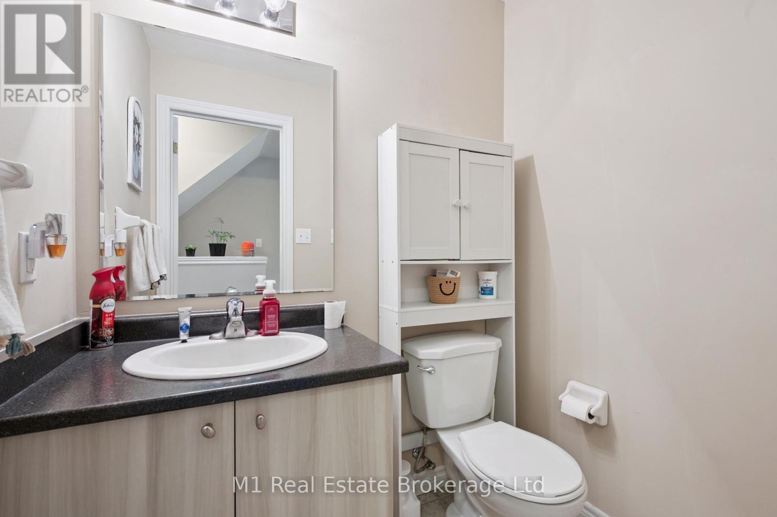 626A - 626 Woodlawn Road E, Guelph (Victoria North), ON - Indoor Photo Showing Bathroom