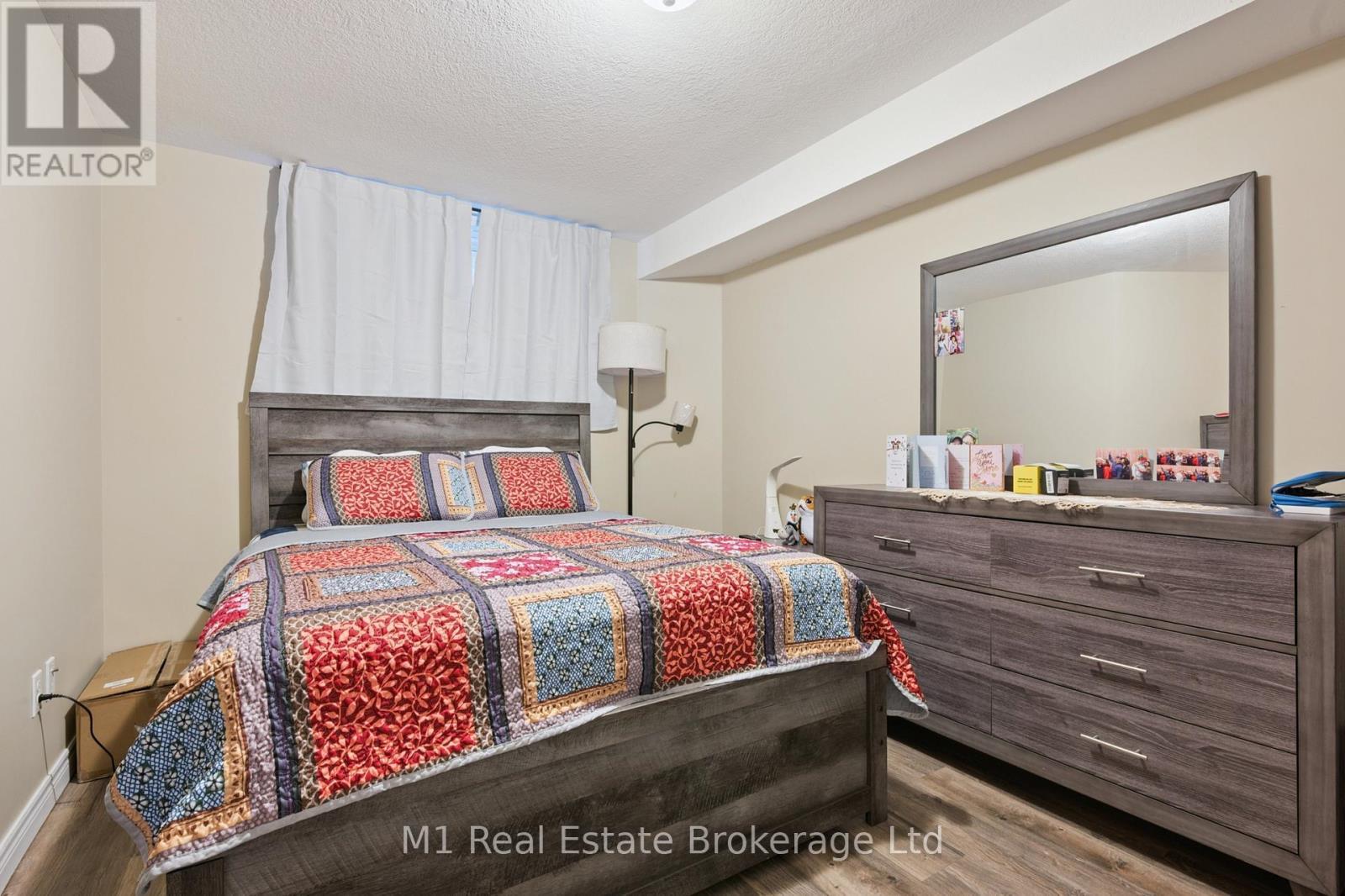 626A - 626 Woodlawn Road E, Guelph (Victoria North), ON - Indoor Photo Showing Bedroom