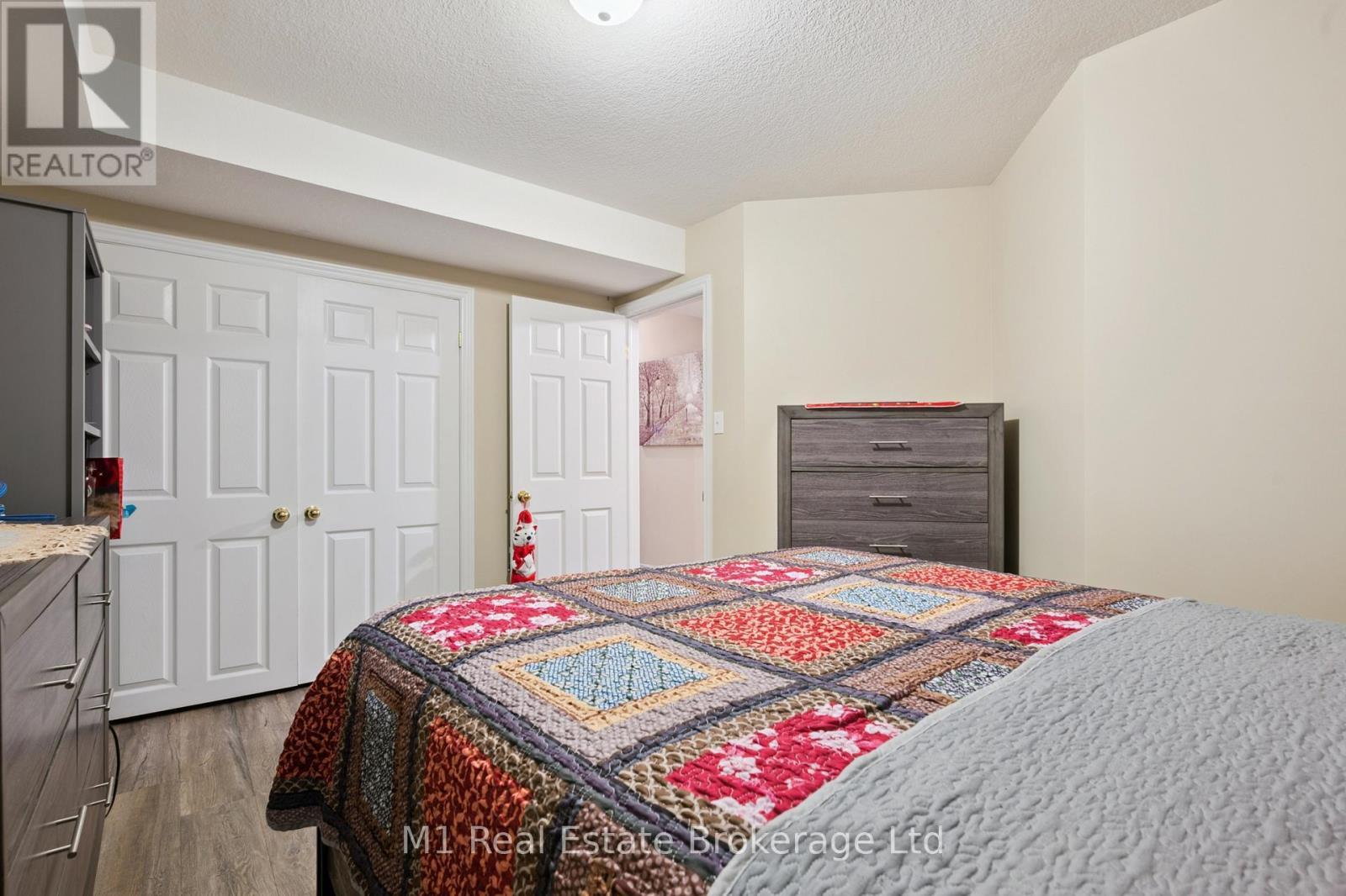 626A - 626 Woodlawn Road E, Guelph (Victoria North), ON - Indoor Photo Showing Bedroom