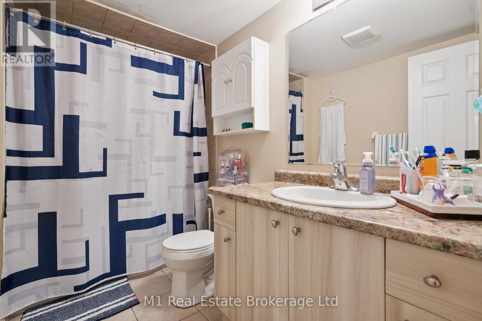 626A - 626 Woodlawn Road E, Guelph (Victoria North), ON - Indoor Photo Showing Bathroom