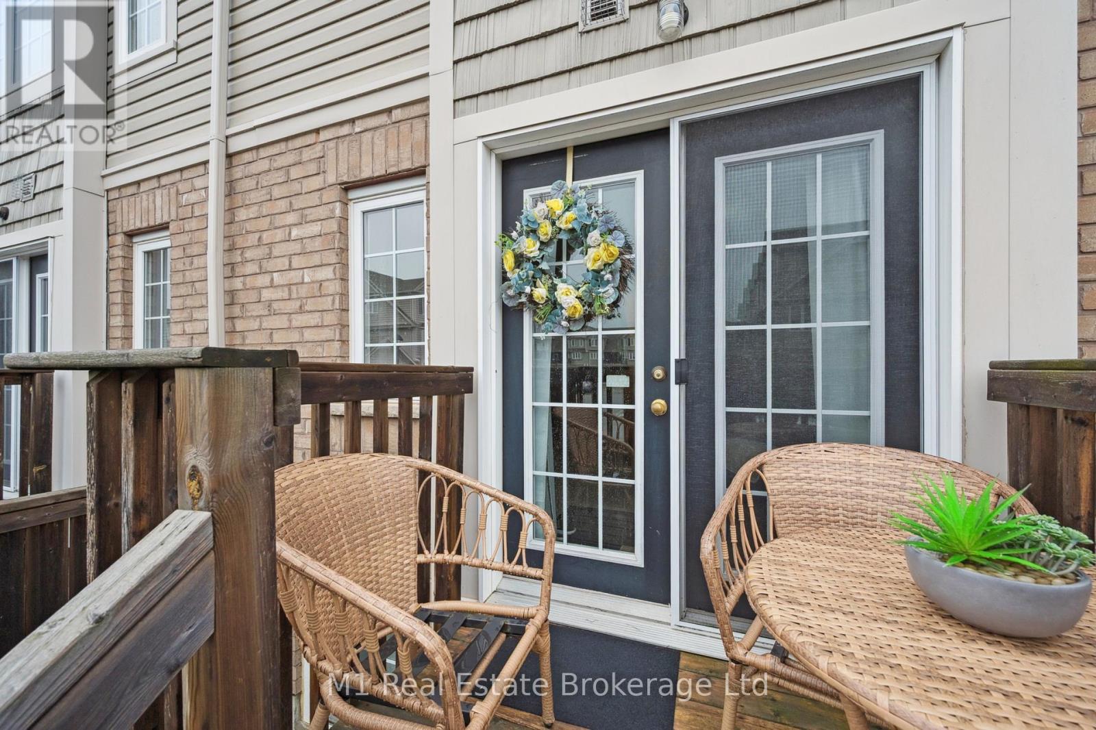 626A - 626 Woodlawn Road E, Guelph (Victoria North), ON - Outdoor With Exterior