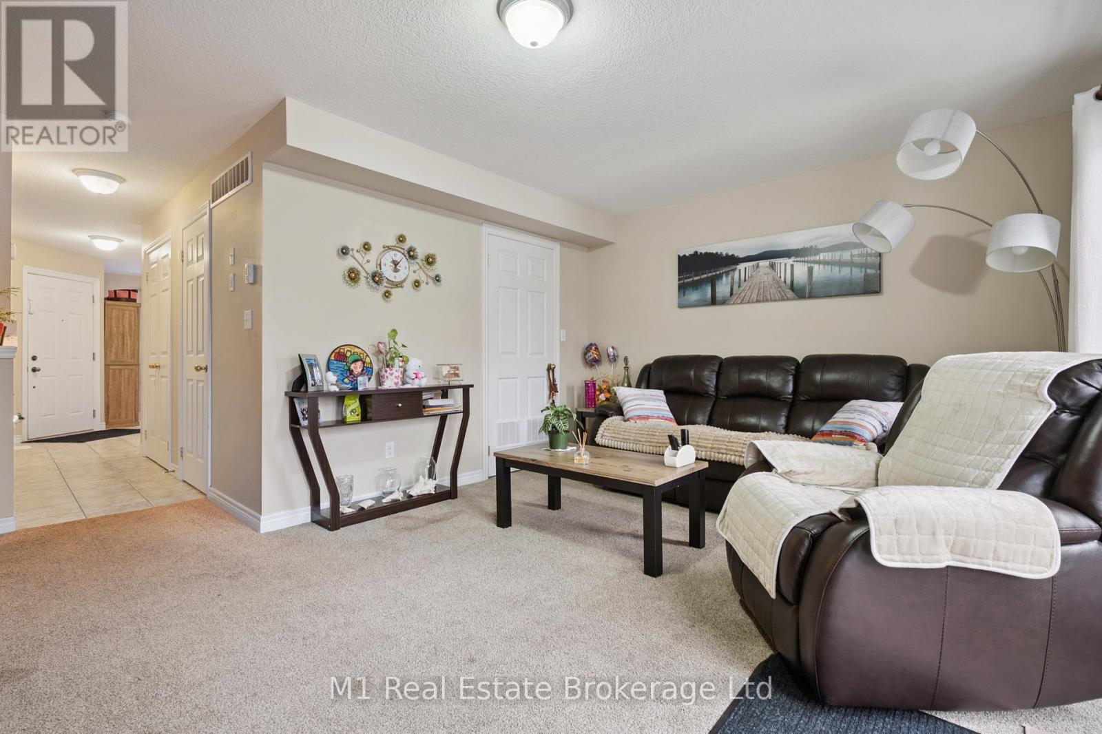 626A - 626 Woodlawn Road E, Guelph (Victoria North), ON - Indoor