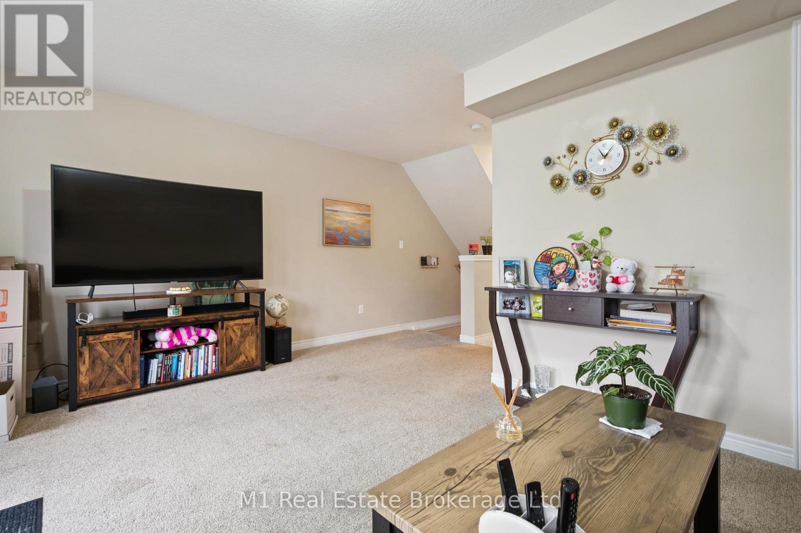 626A - 626 Woodlawn Road E, Guelph (Victoria North), ON - Indoor