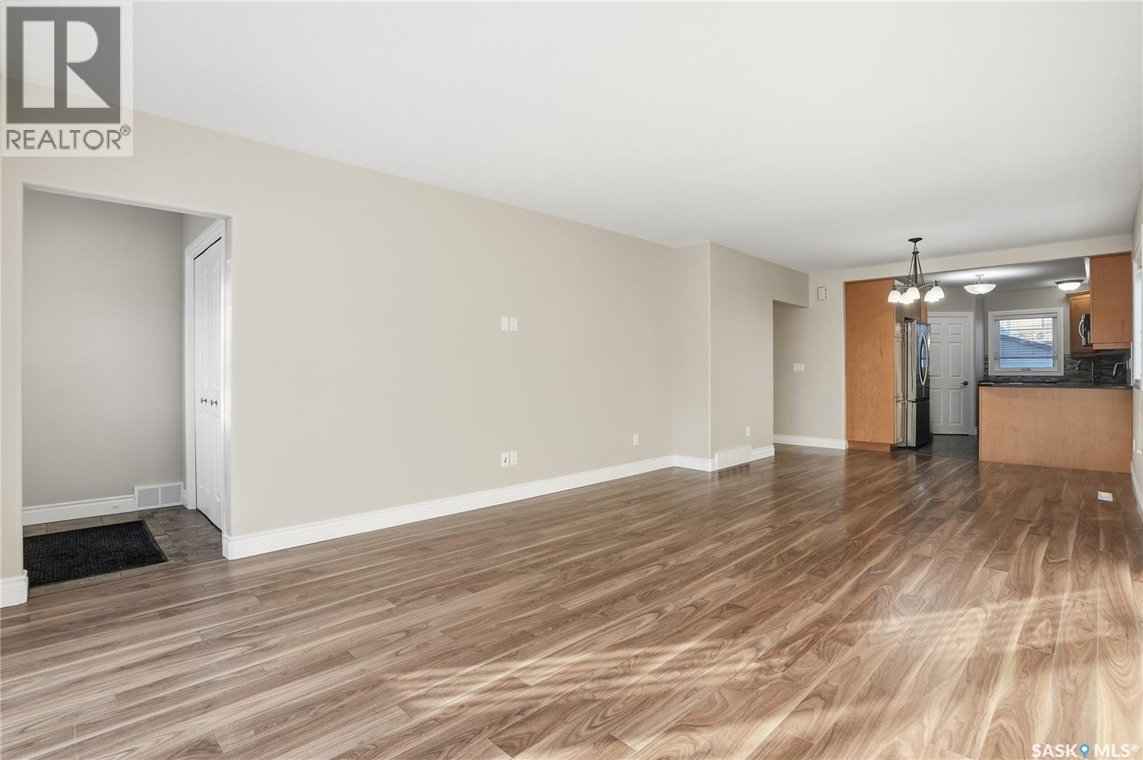 421 9Th Street, Saskatoon, SK - Indoor