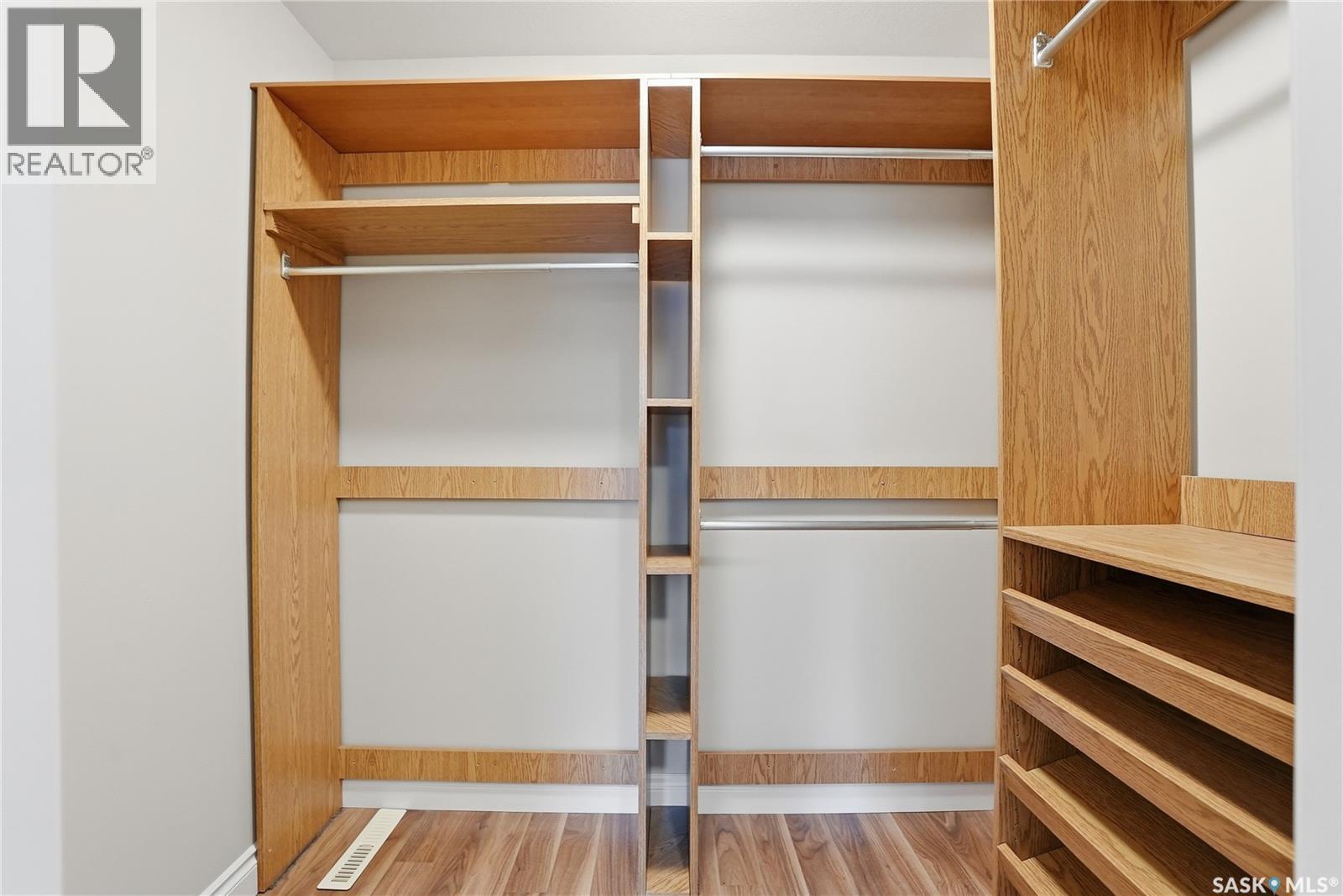 421 9Th Street, Saskatoon, SK - Indoor With Storage