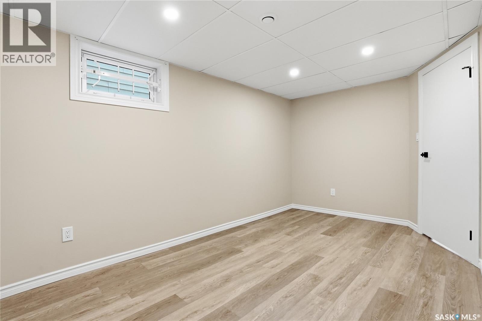 421 9Th Street, Saskatoon, SK - Indoor