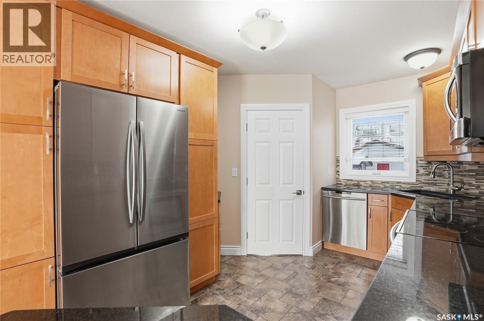421 9Th Street, Saskatoon, SK - Indoor Photo Showing Kitchen