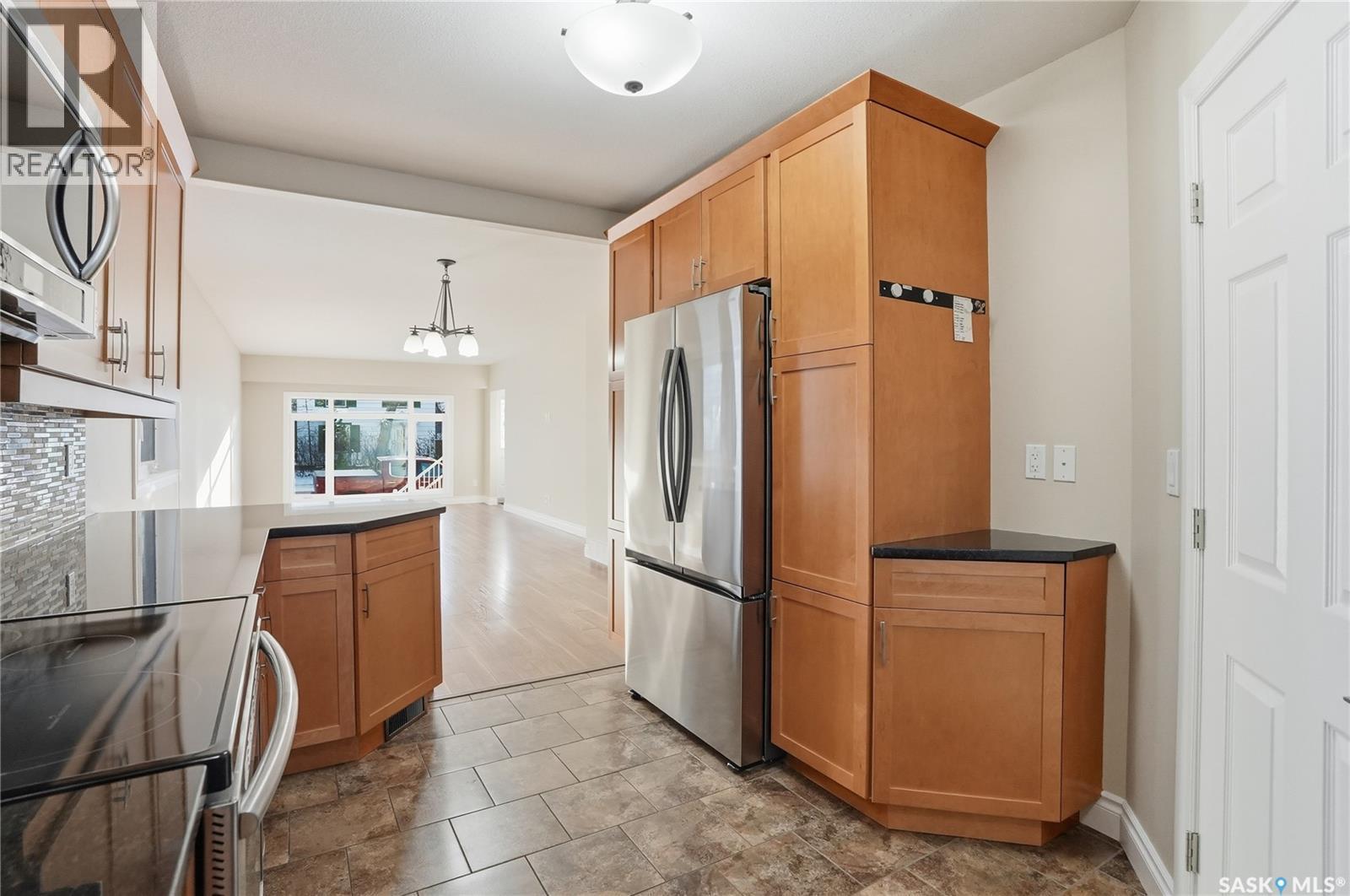 421 9Th Street, Saskatoon, SK - Indoor Photo Showing Kitchen