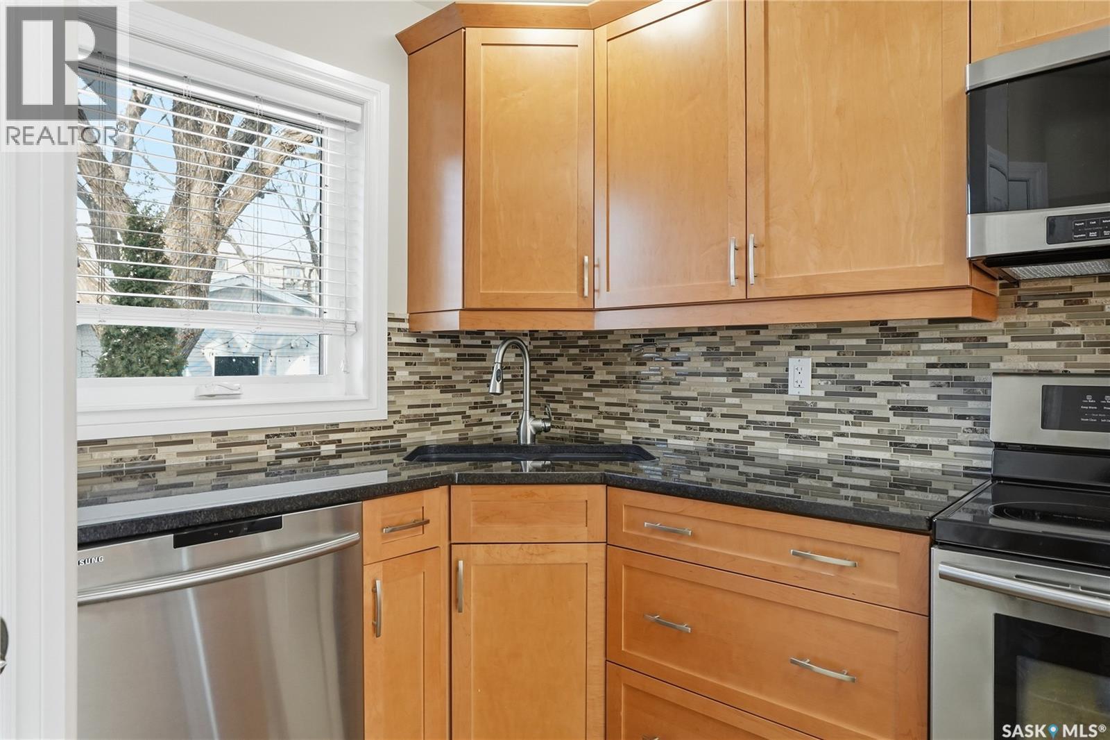 421 9Th Street, Saskatoon, SK - Indoor Photo Showing Kitchen