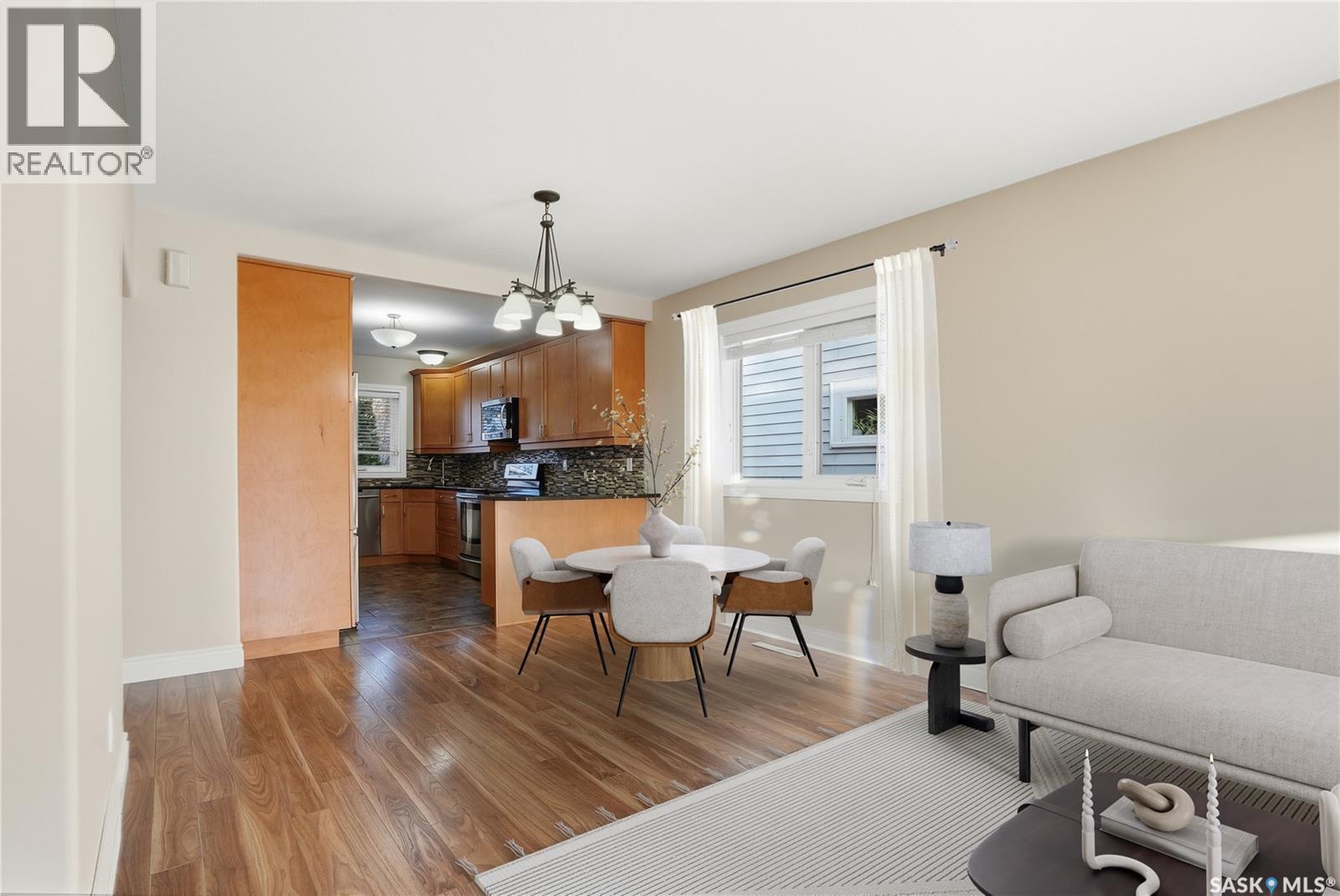 421 9Th Street, Saskatoon, SK - Indoor Photo Showing Kitchen With Upgraded Kitchen