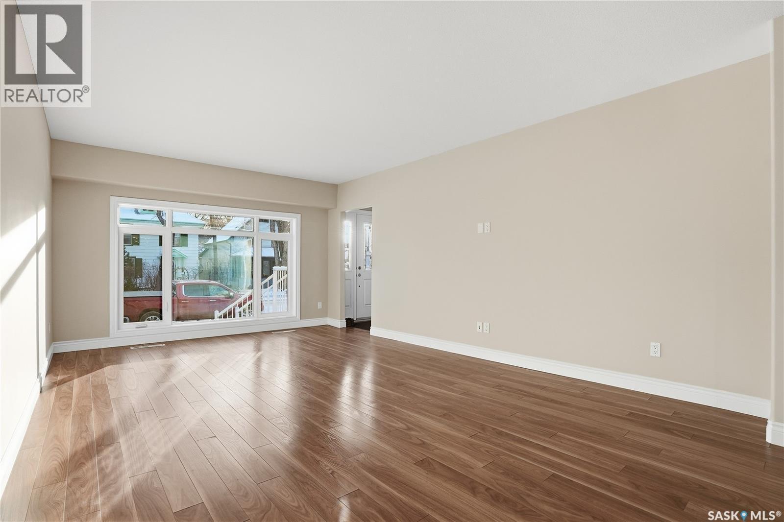 421 9Th Street, Saskatoon, SK - Indoor Photo Showing Other Room