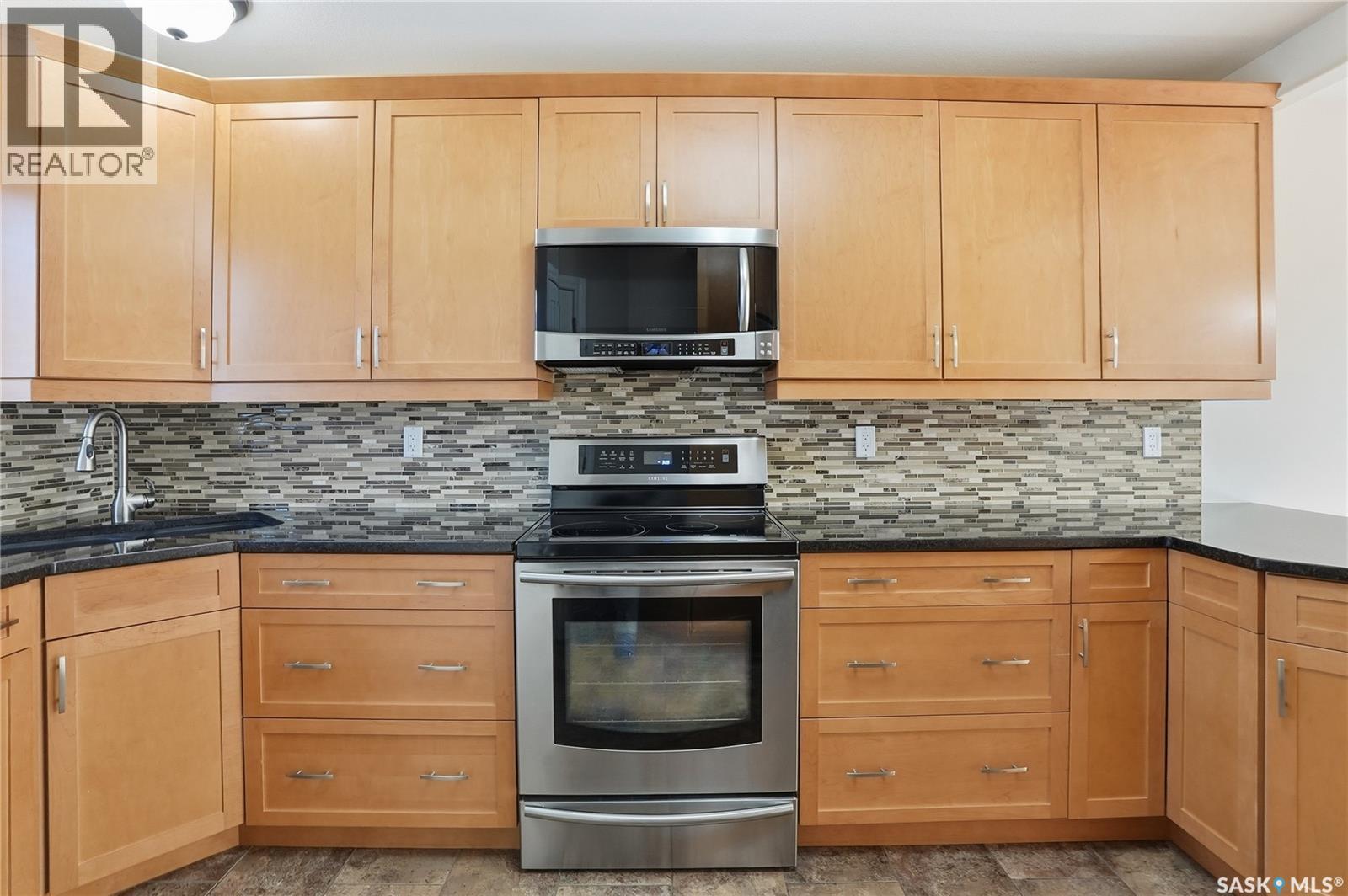421 9Th Street, Saskatoon, SK - Indoor Photo Showing Kitchen