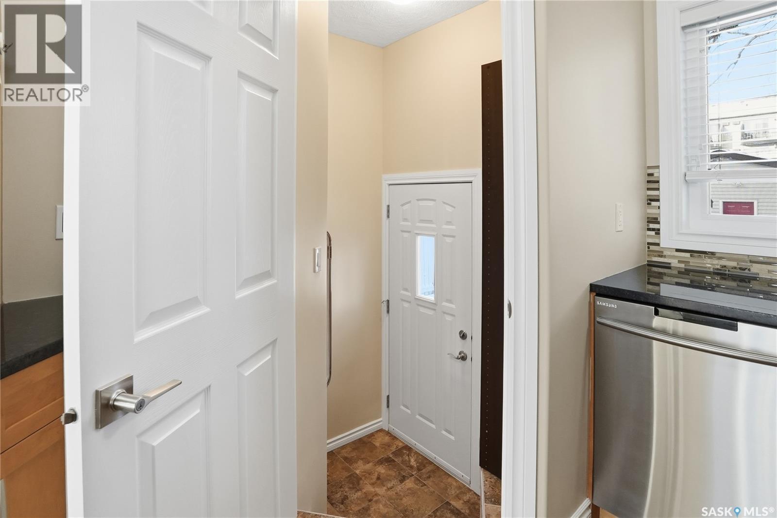 421 9Th Street, Saskatoon, SK - Outdoor With View