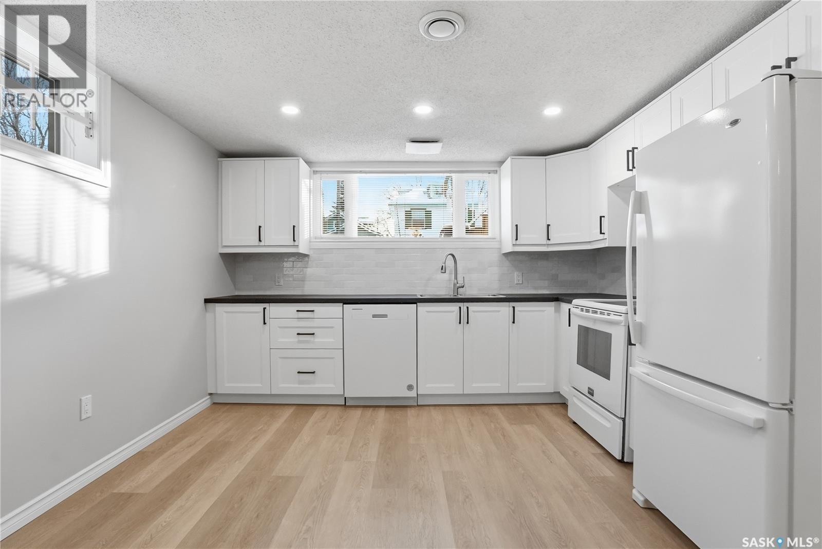 421 9Th Street, Saskatoon, SK - Indoor