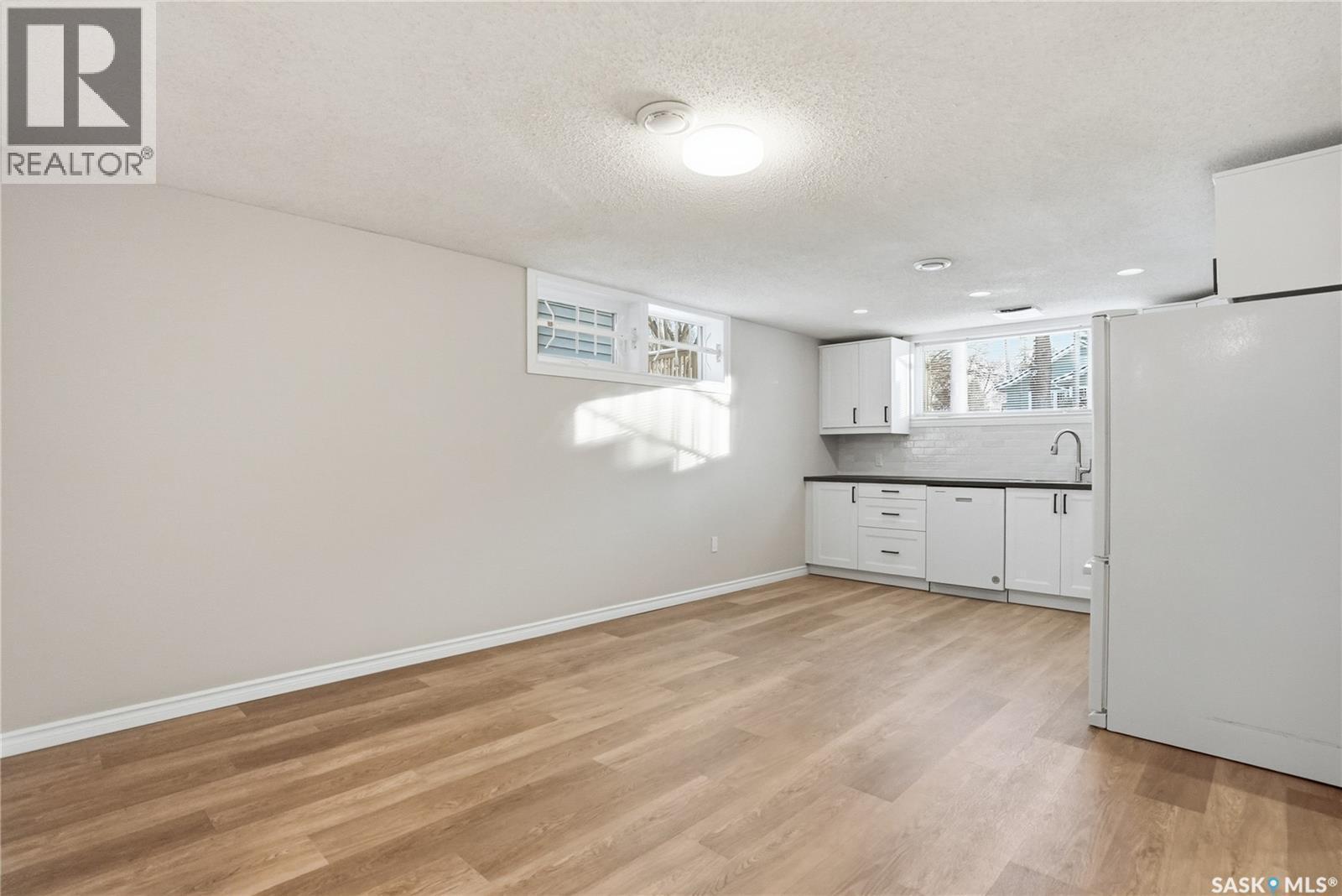 421 9Th Street, Saskatoon, SK - Indoor Photo Showing Living Room