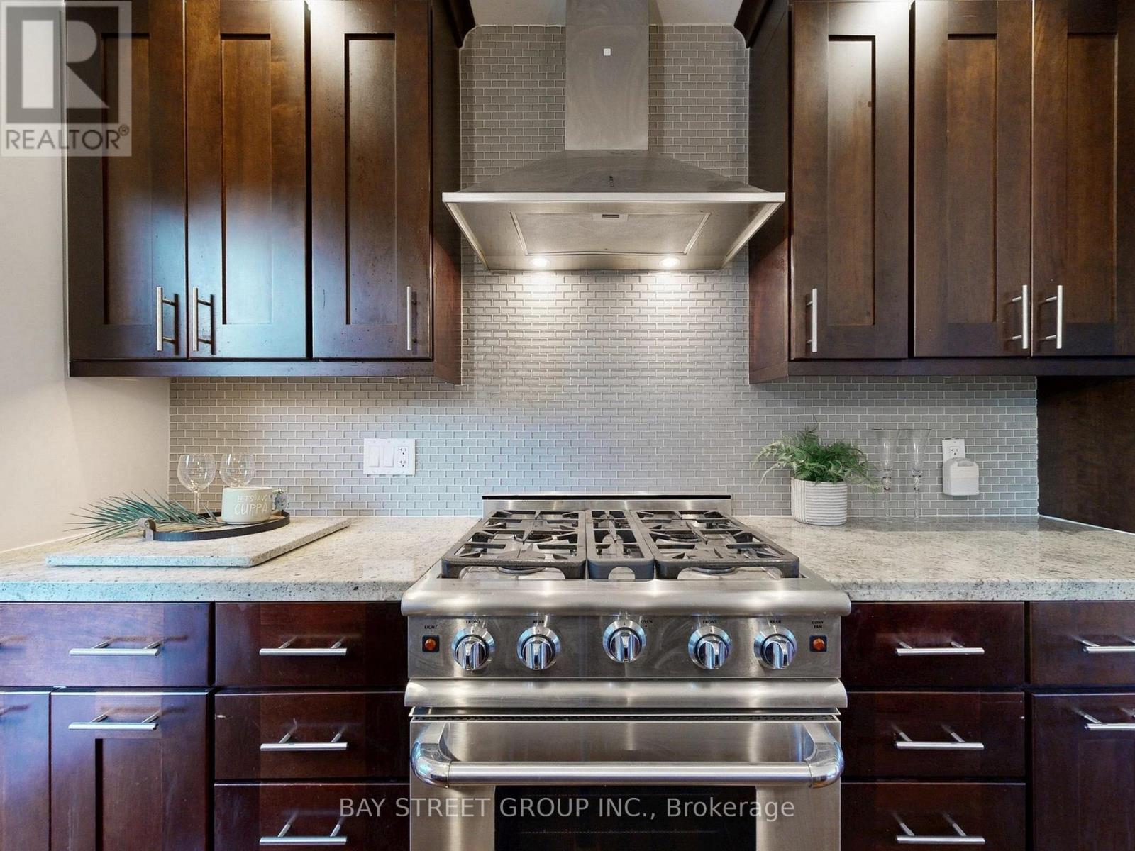 8 Overton Crescent, Toronto, ON - Indoor Photo Showing Kitchen With Upgraded Kitchen
