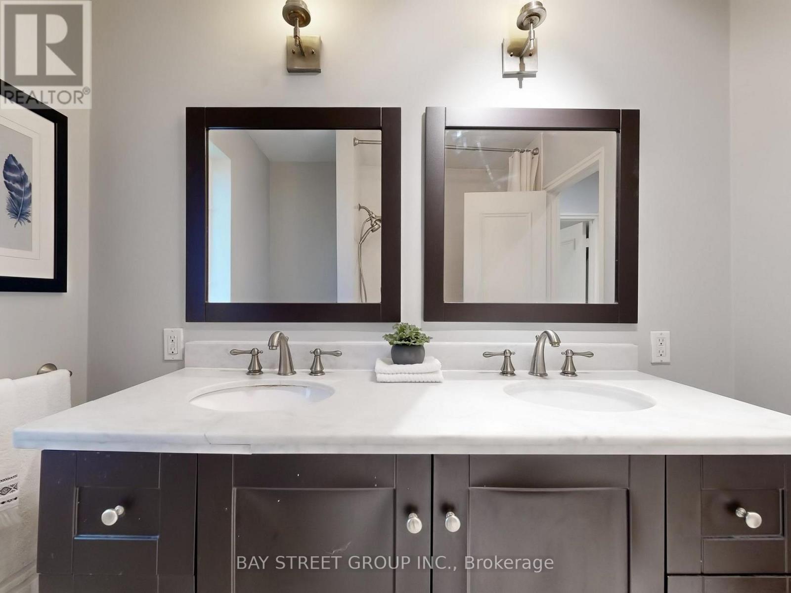 8 Overton Crescent, Toronto, ON - Indoor Photo Showing Bathroom