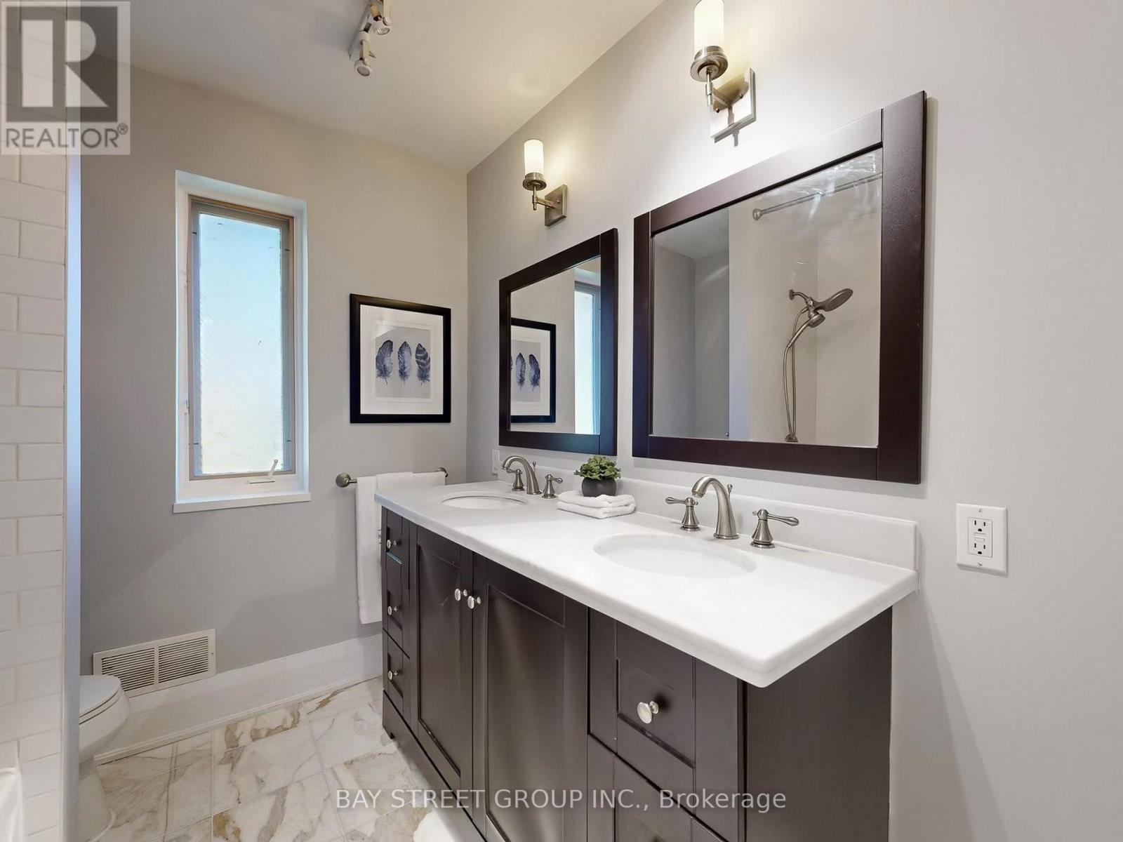 8 Overton Crescent, Toronto, ON - Indoor Photo Showing Bathroom