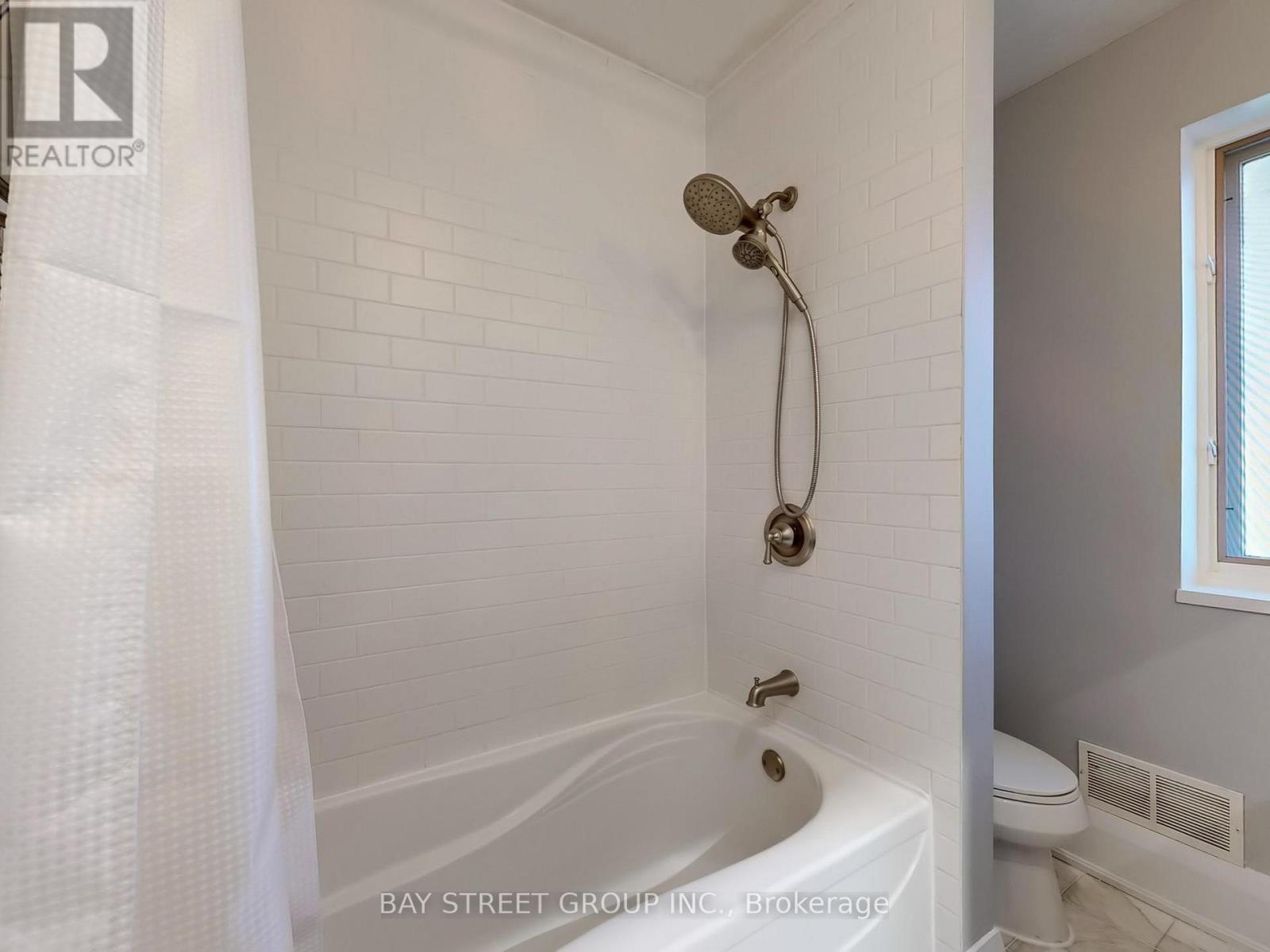 8 Overton Crescent, Toronto, ON - Indoor Photo Showing Bathroom