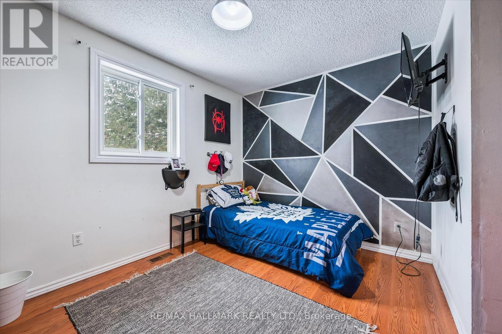139 Bradley Street, Southgate, ON - Indoor Photo Showing Bedroom