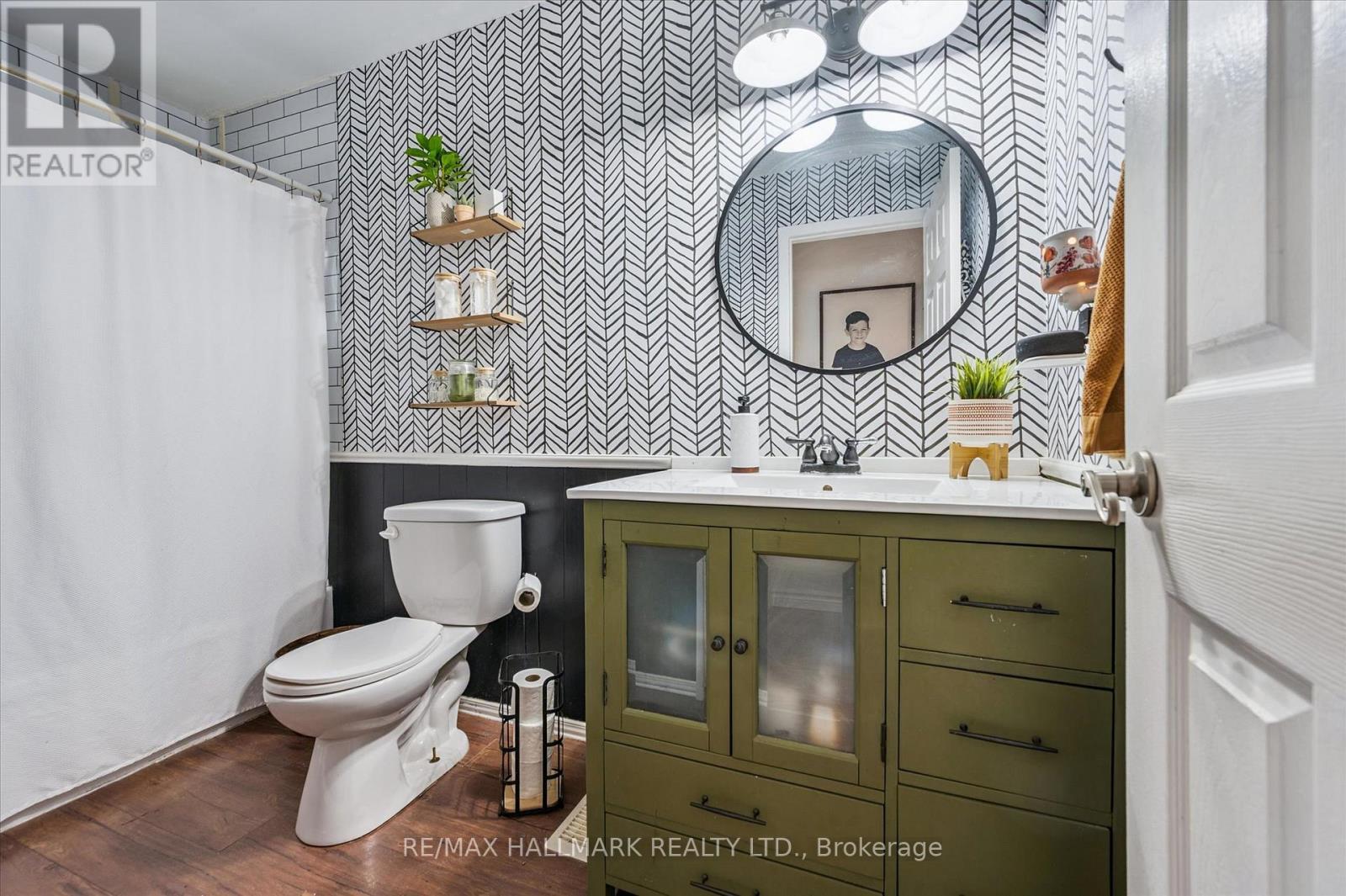 139 Bradley Street, Southgate, ON - Indoor Photo Showing Bathroom