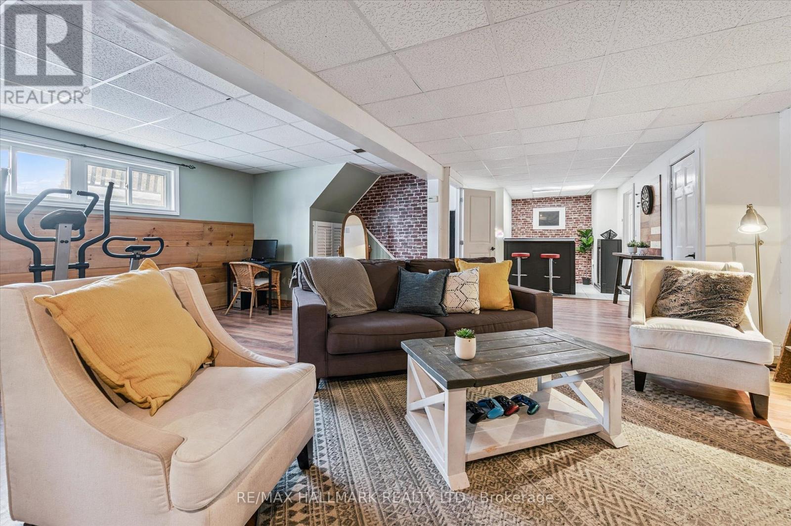 139 Bradley Street, Southgate, ON - Indoor Photo Showing Living Room
