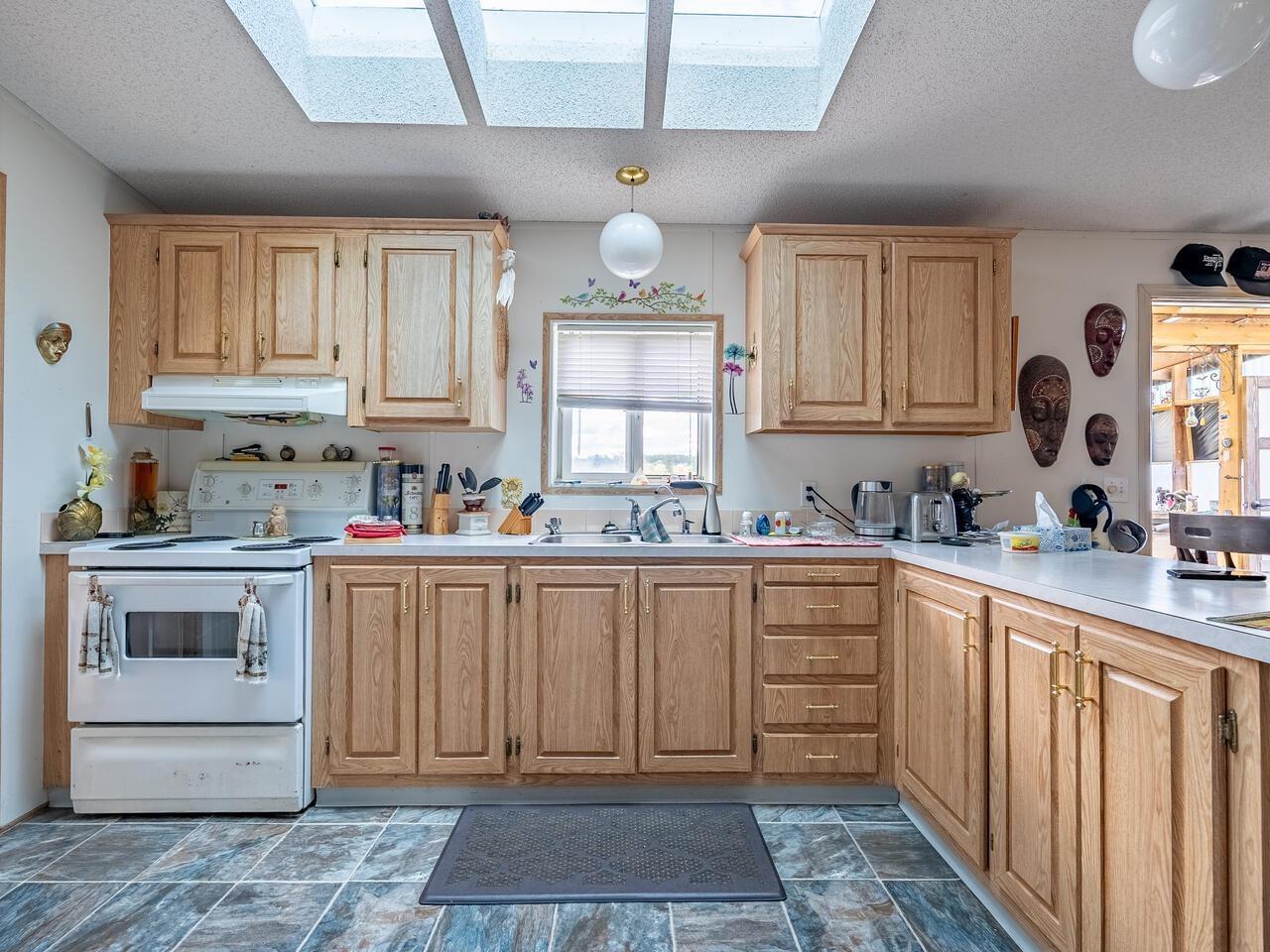 5316 216 Street, Langley, BC - Indoor Photo Showing Kitchen With Double Sink