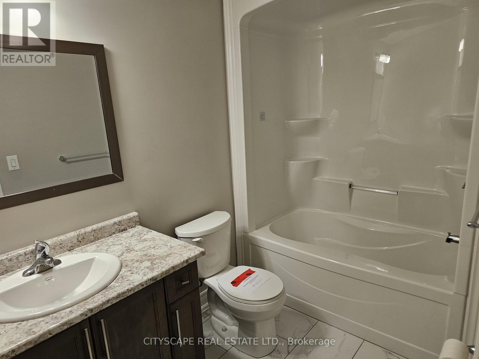 4 pc Bathroom - 31 Corbin Street, St. Catharines, ON - Indoor Photo Showing Bathroom