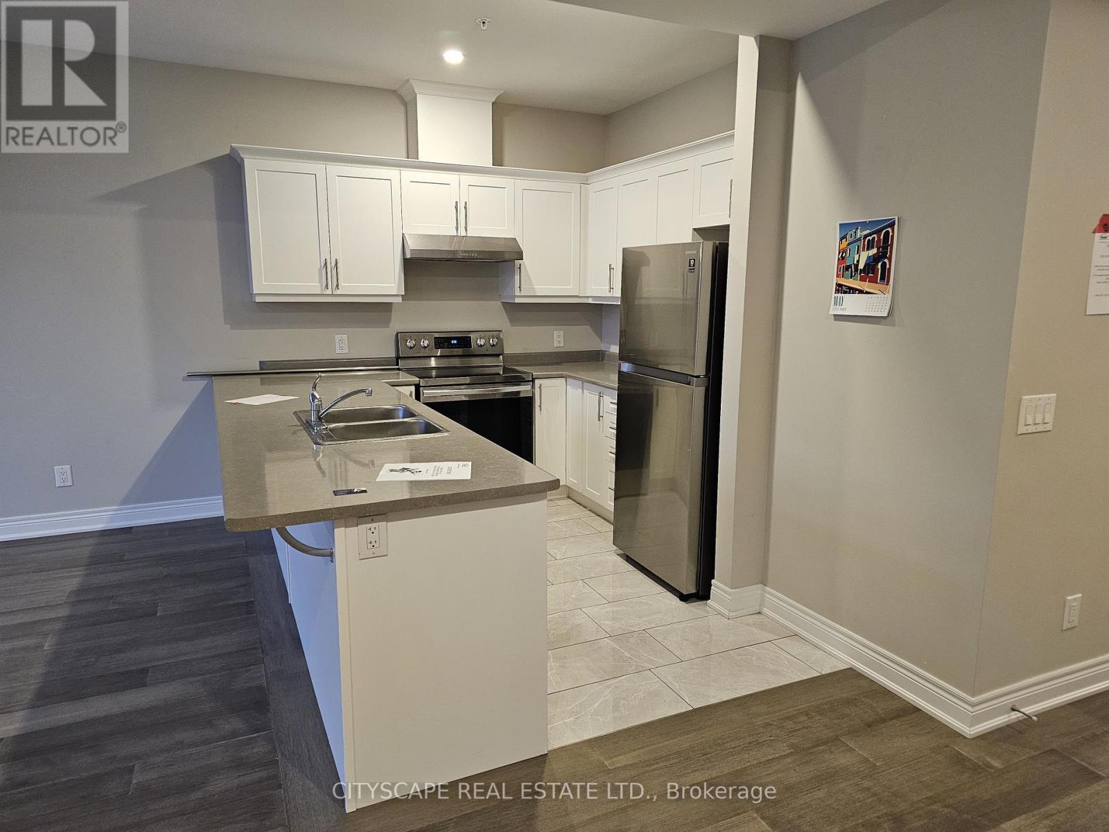 Kitchen - 31 Corbin Street, St. Catharines, ON - Indoor Photo Showing Kitchen With Stainless Steel Kitchen With Double Sink