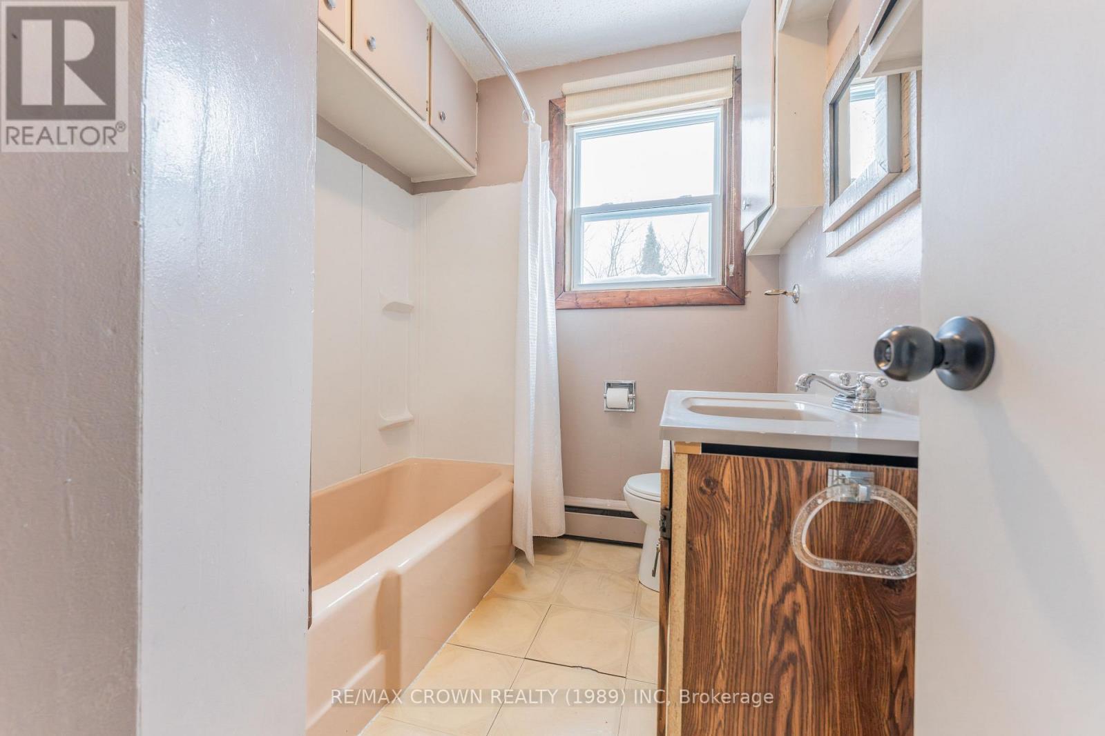 102 First Street, Smooth Rock Falls (Srf), ON - Indoor Photo Showing Bathroom