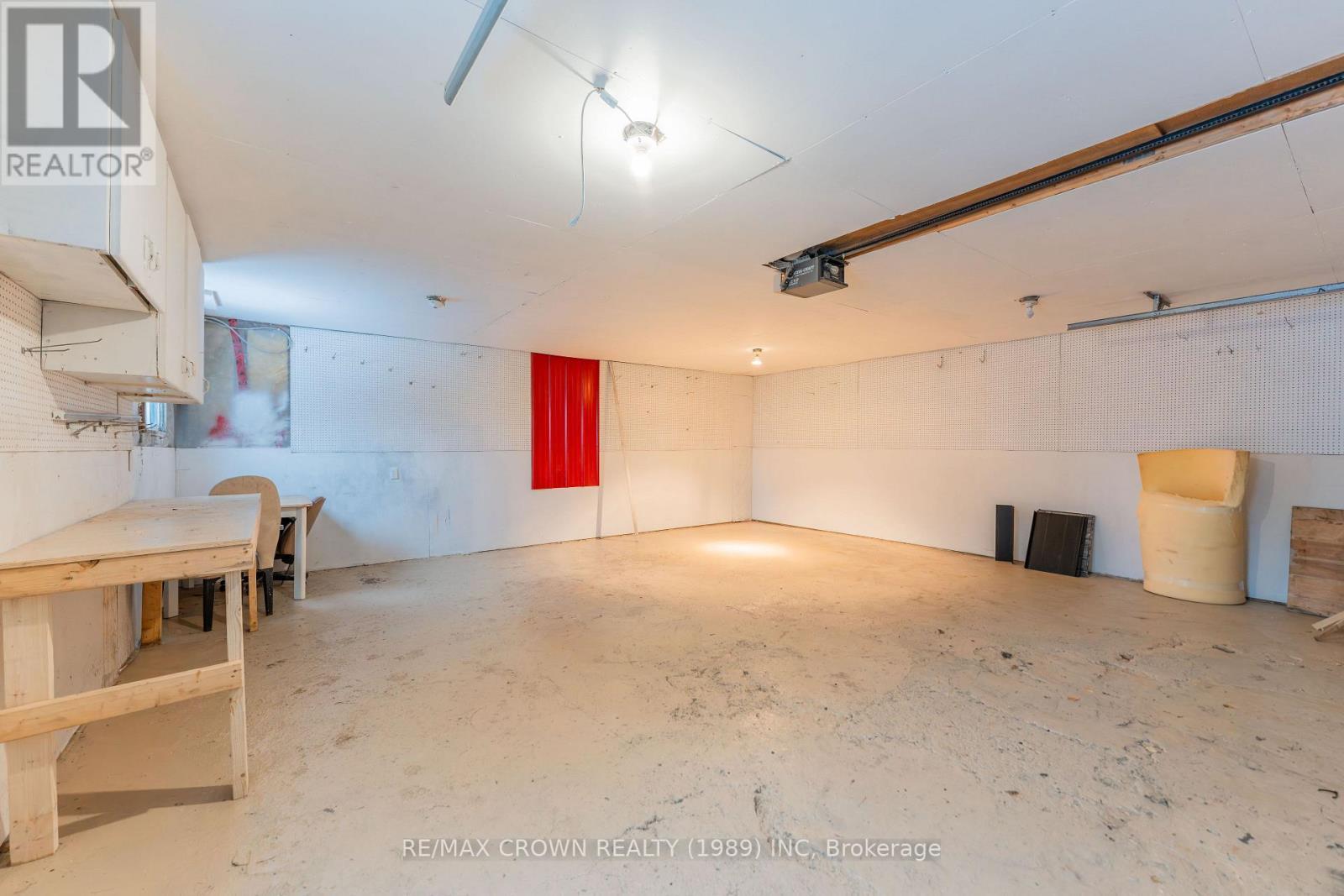 102 First Street, Smooth Rock Falls (Srf), ON - Indoor Photo Showing Garage