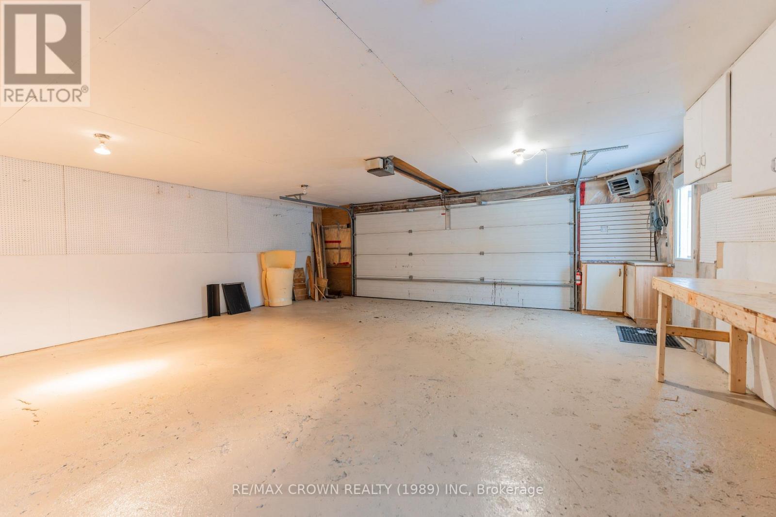 102 First Street, Smooth Rock Falls (Srf), ON - Indoor Photo Showing Garage